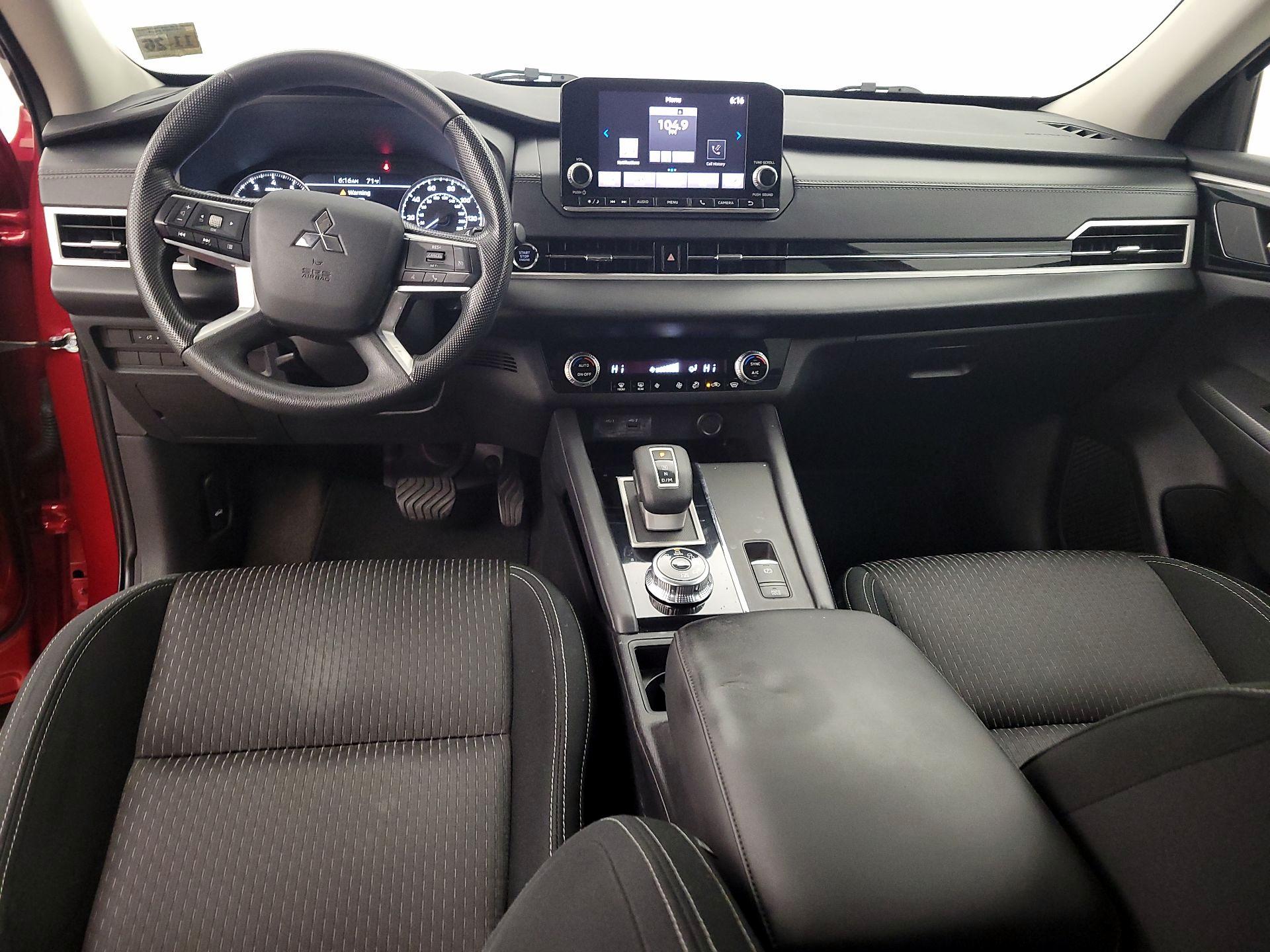 Thumbnail: 2022 Mitsubishi Outlander - 9