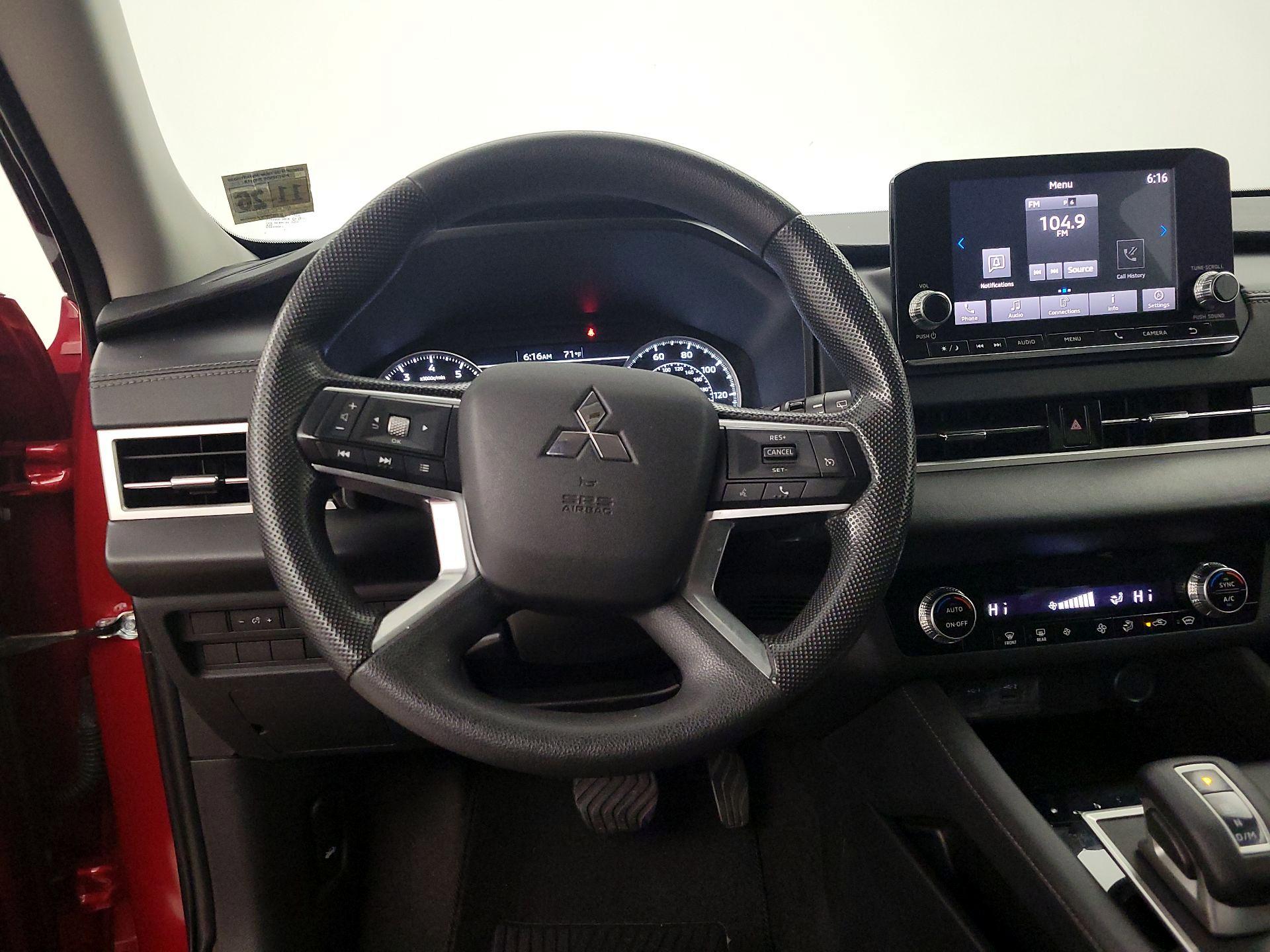 Thumbnail: 2022 Mitsubishi Outlander - 10