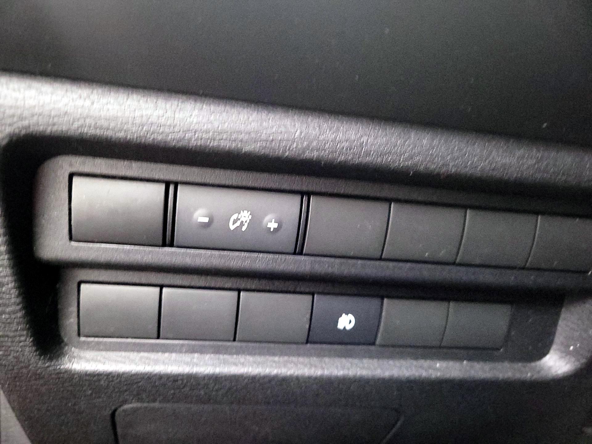 Thumbnail: 2022 Mitsubishi Outlander - 13