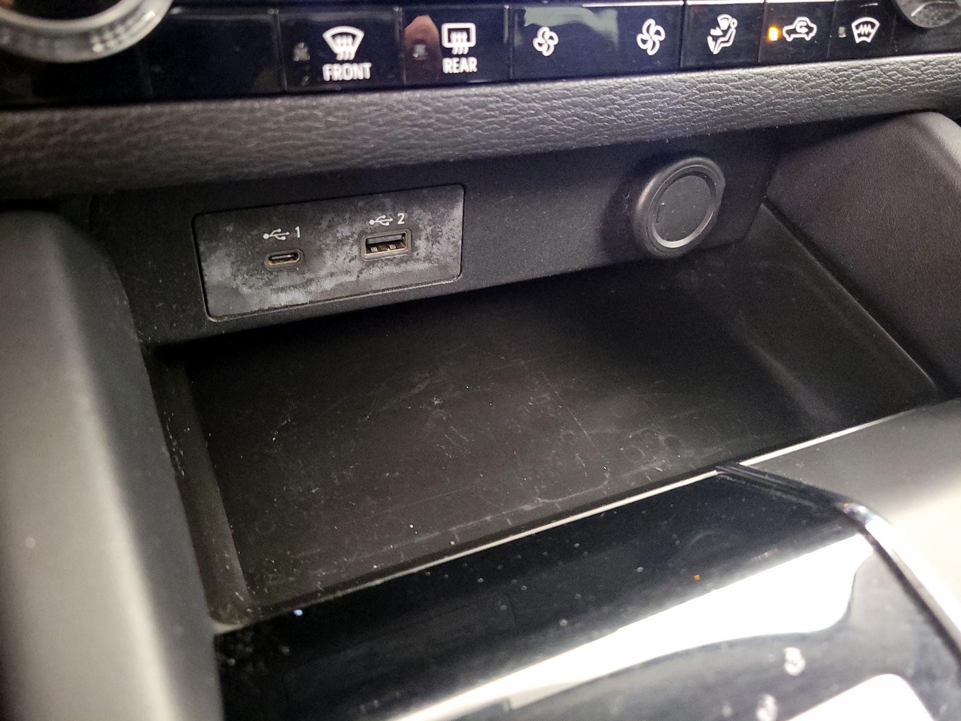 Thumbnail: 2022 Mitsubishi Outlander - 18