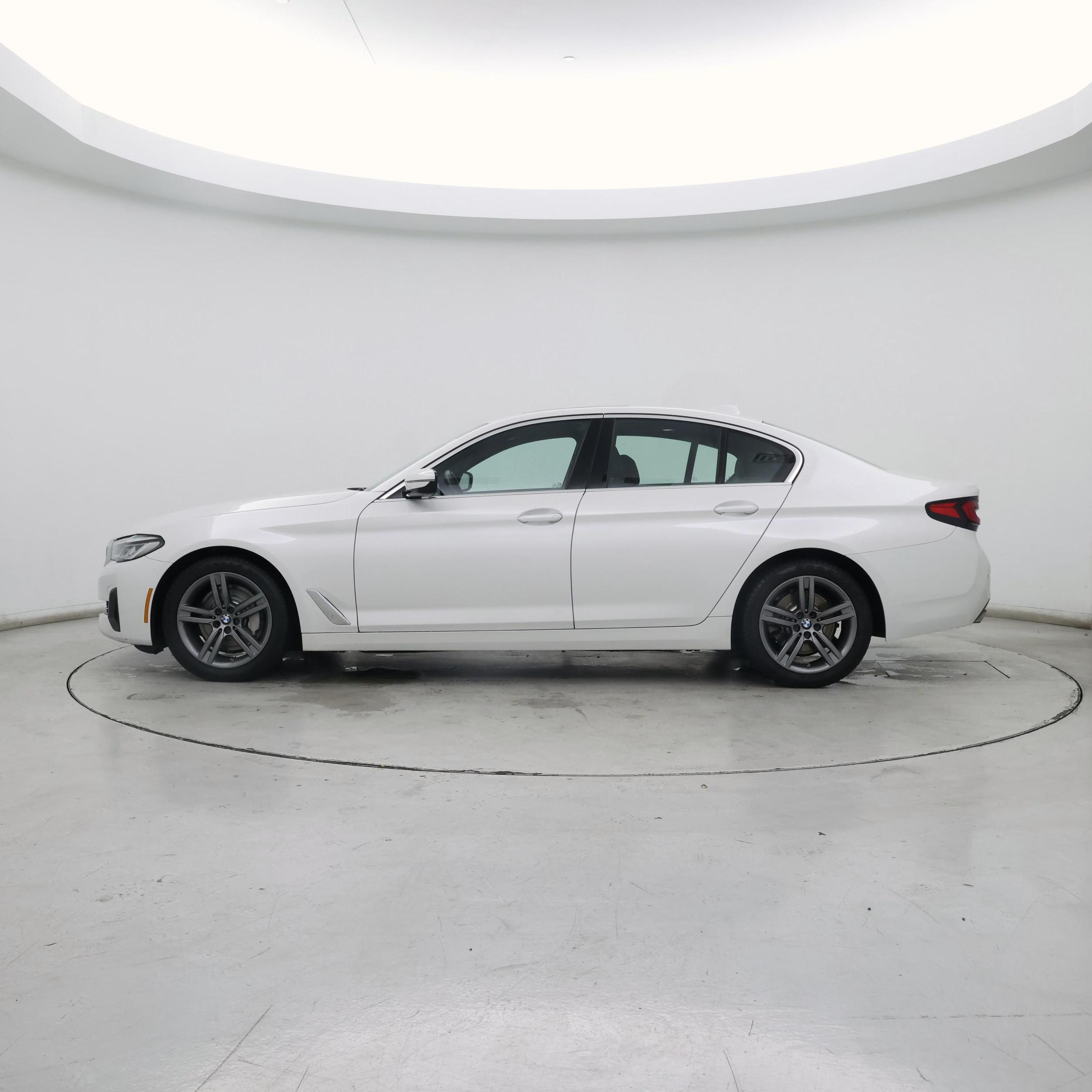 Thumbnail: 2023 BMW 5 Series - 3