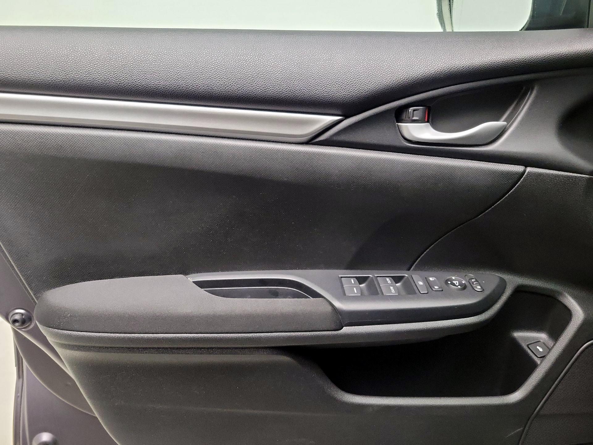 Thumbnail: 2016 Honda Civic - 12