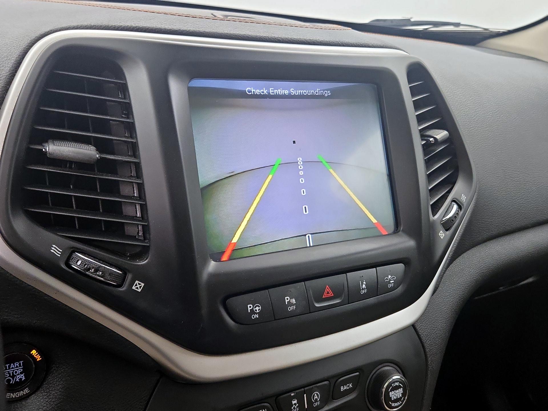 Thumbnail: 2016 Jeep Cherokee - 15