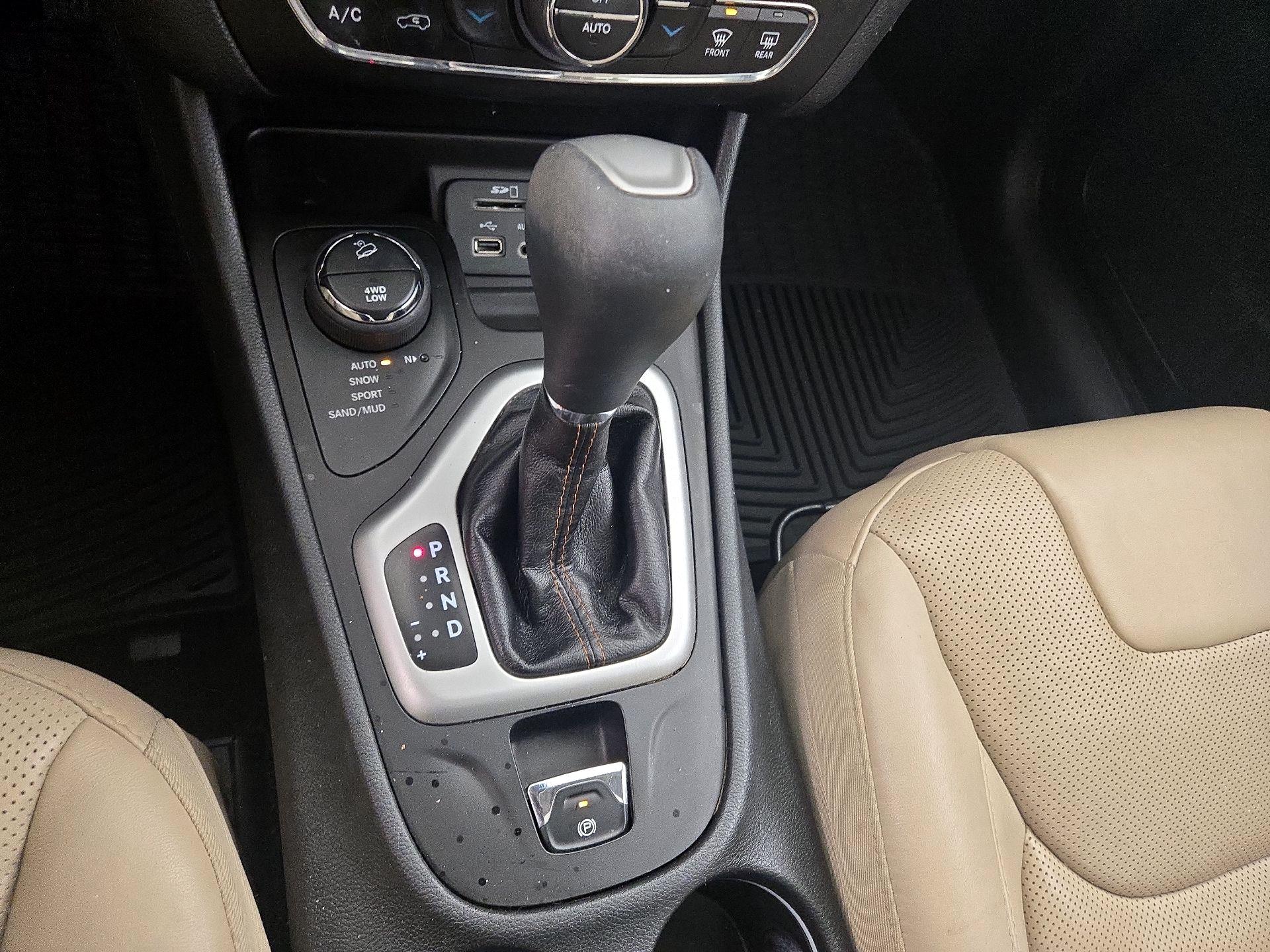 Thumbnail: 2016 Jeep Cherokee - 18