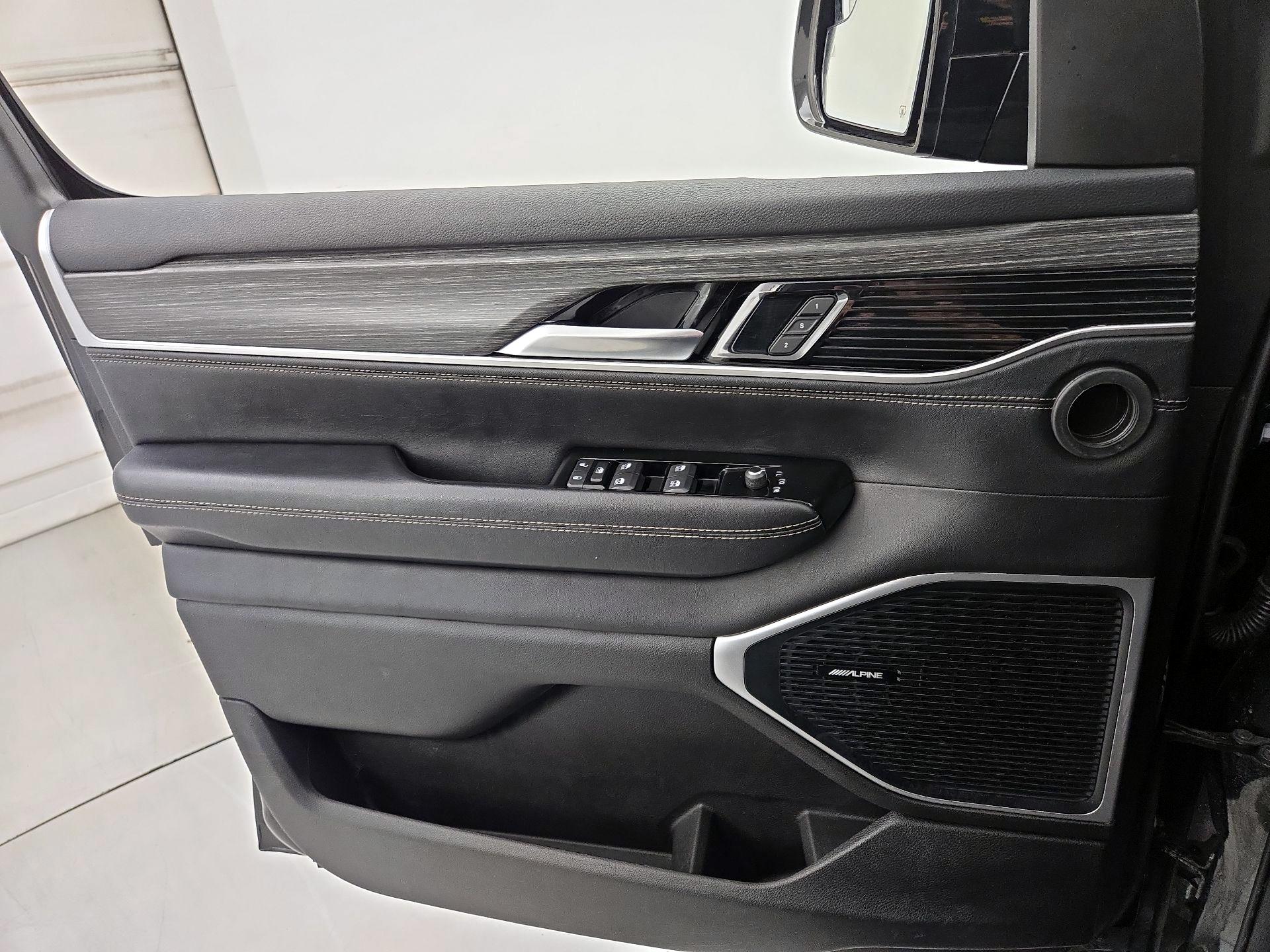 Thumbnail: 2024 Jeep Wagoneer - 12