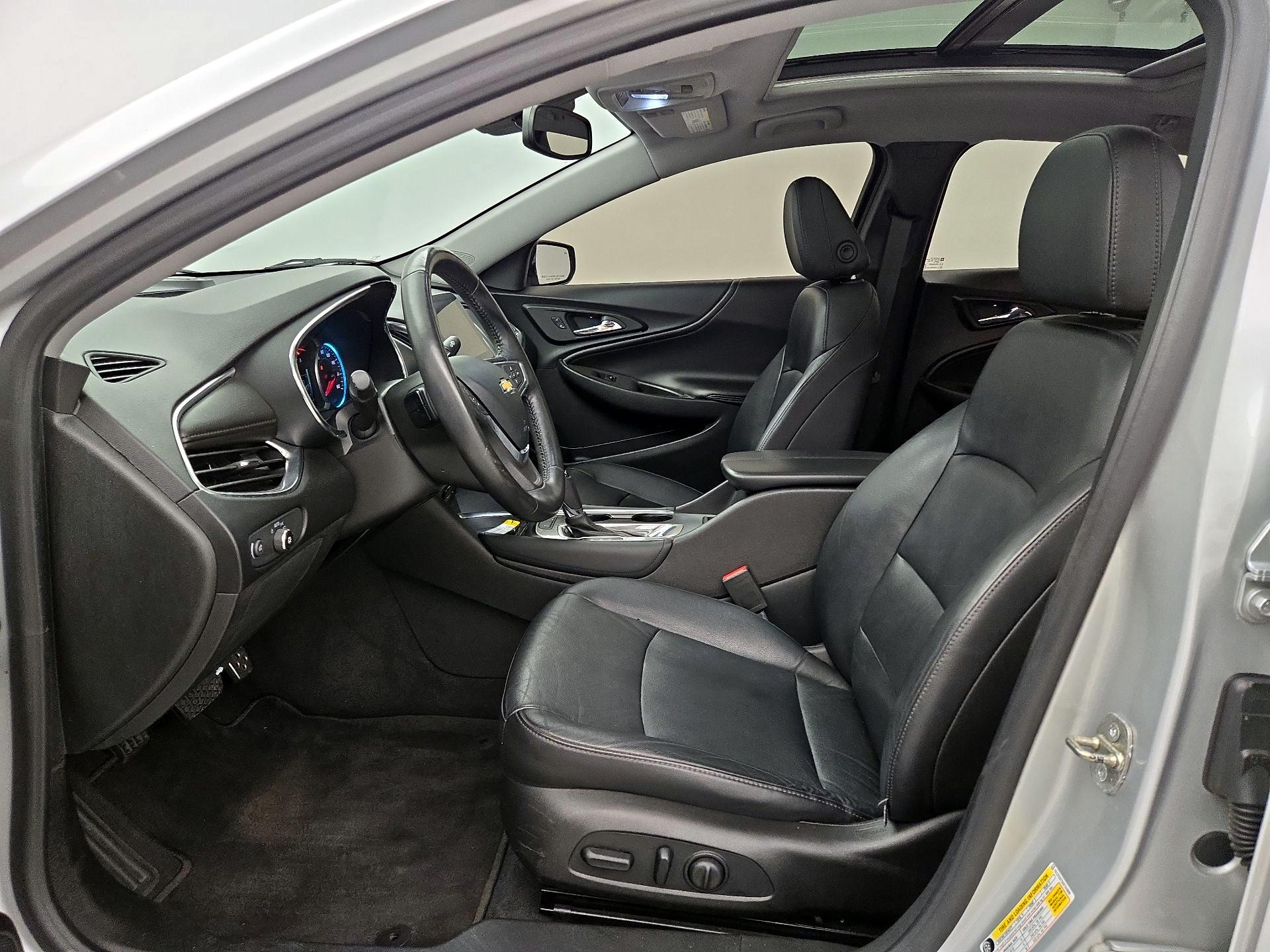 Thumbnail: 2016 Chevrolet Malibu - 11