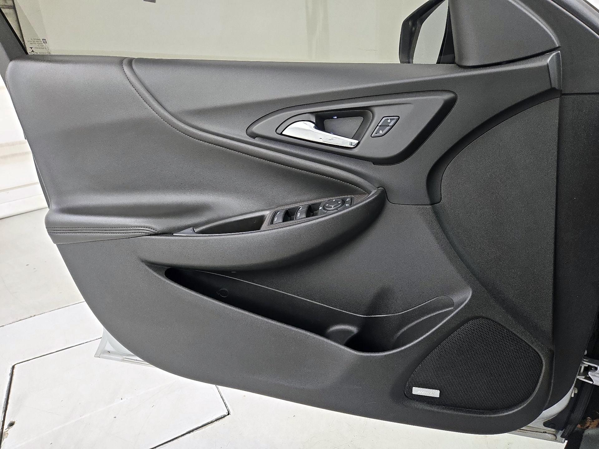 Thumbnail: 2016 Chevrolet Malibu - 12