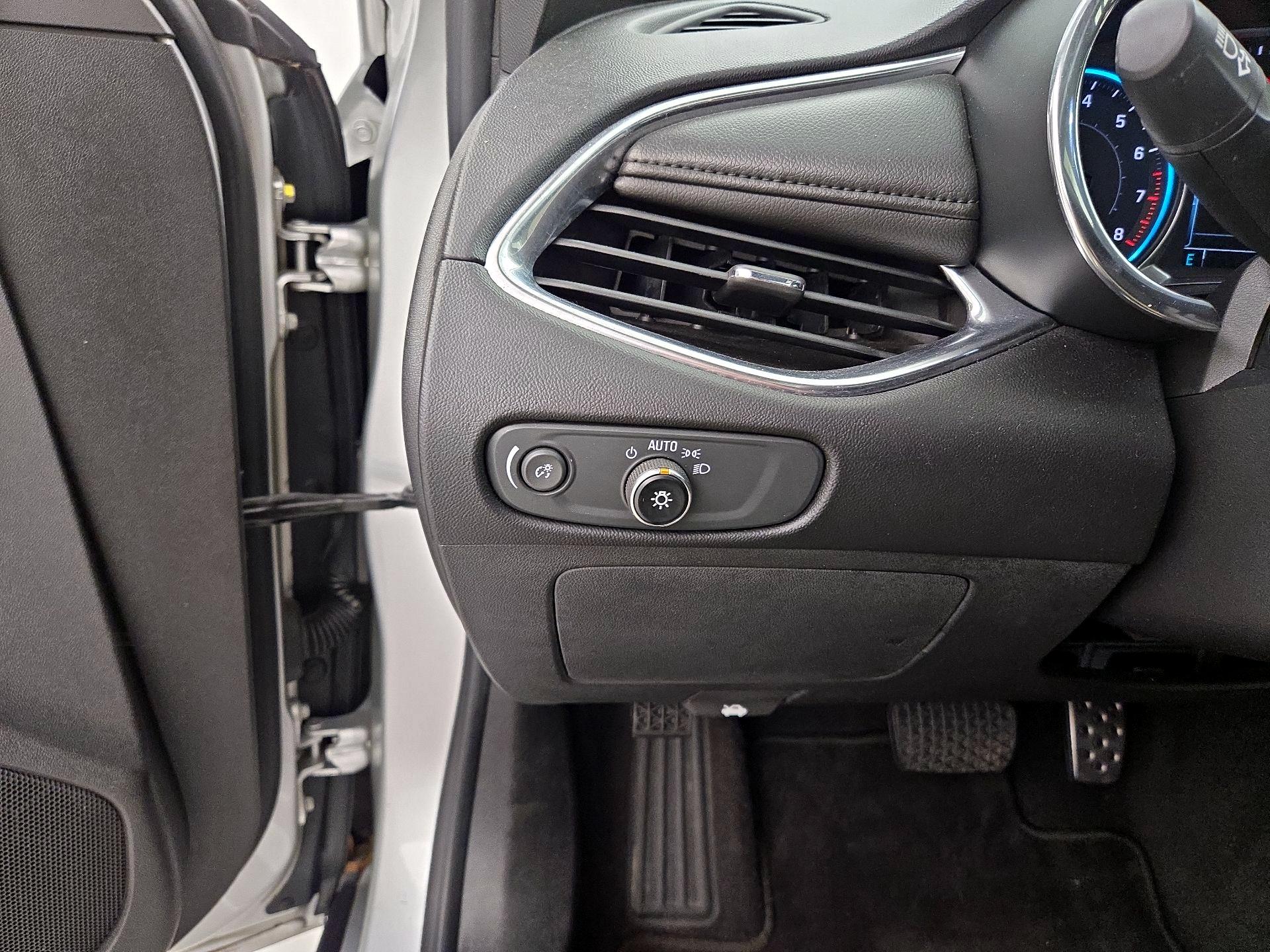 Thumbnail: 2016 Chevrolet Malibu - 13