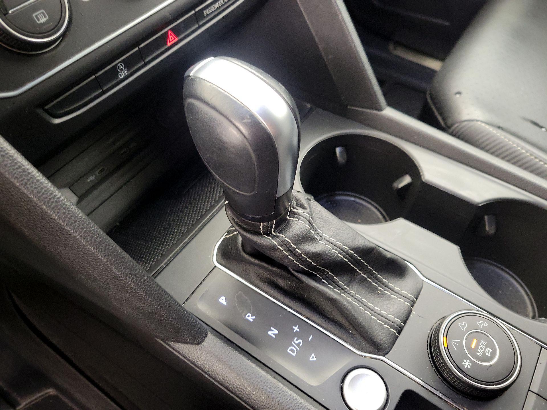 Thumbnail: 2021 Volkswagen Atlas - 17