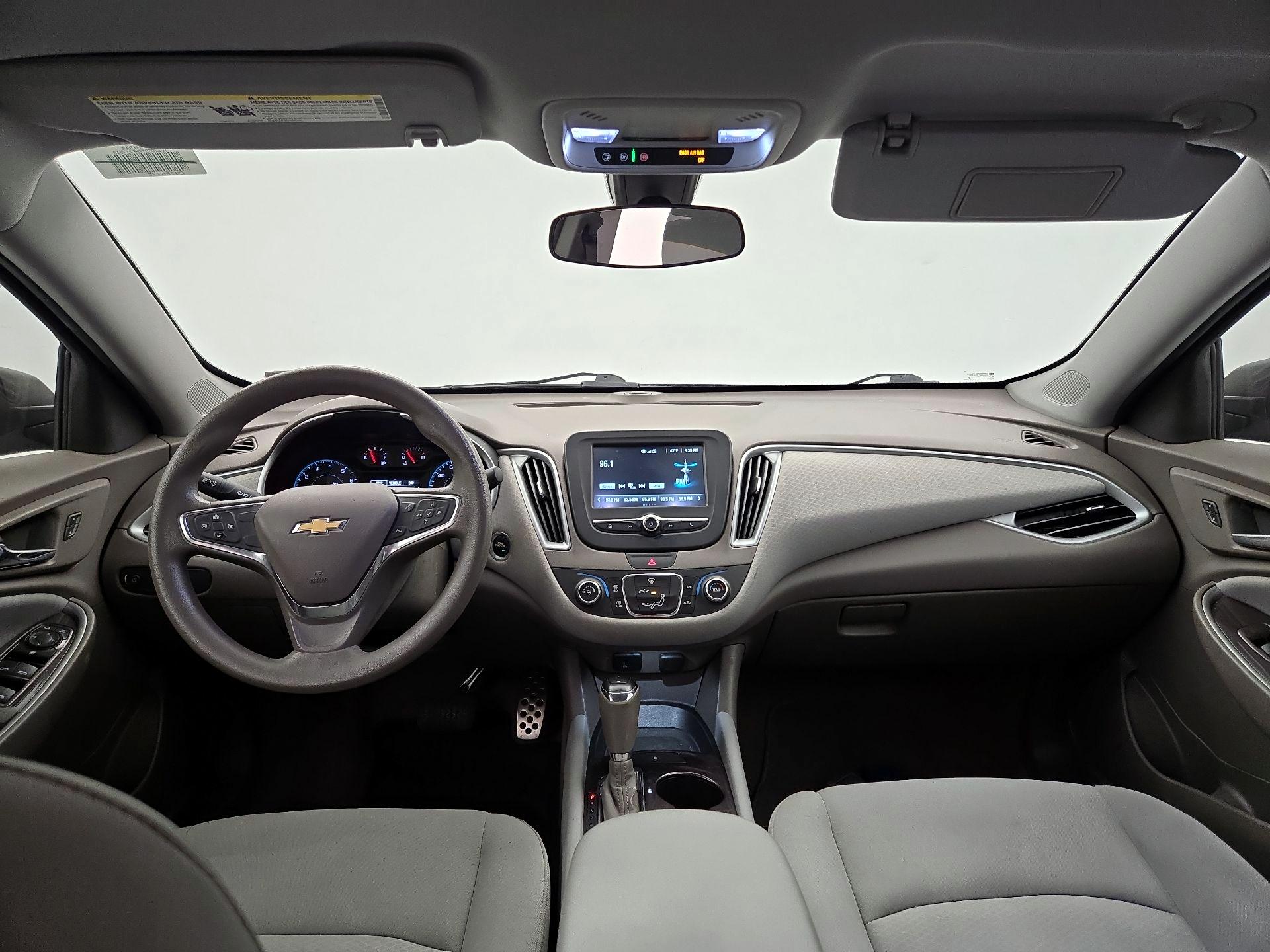 Thumbnail: 2017 Chevrolet Malibu - 9