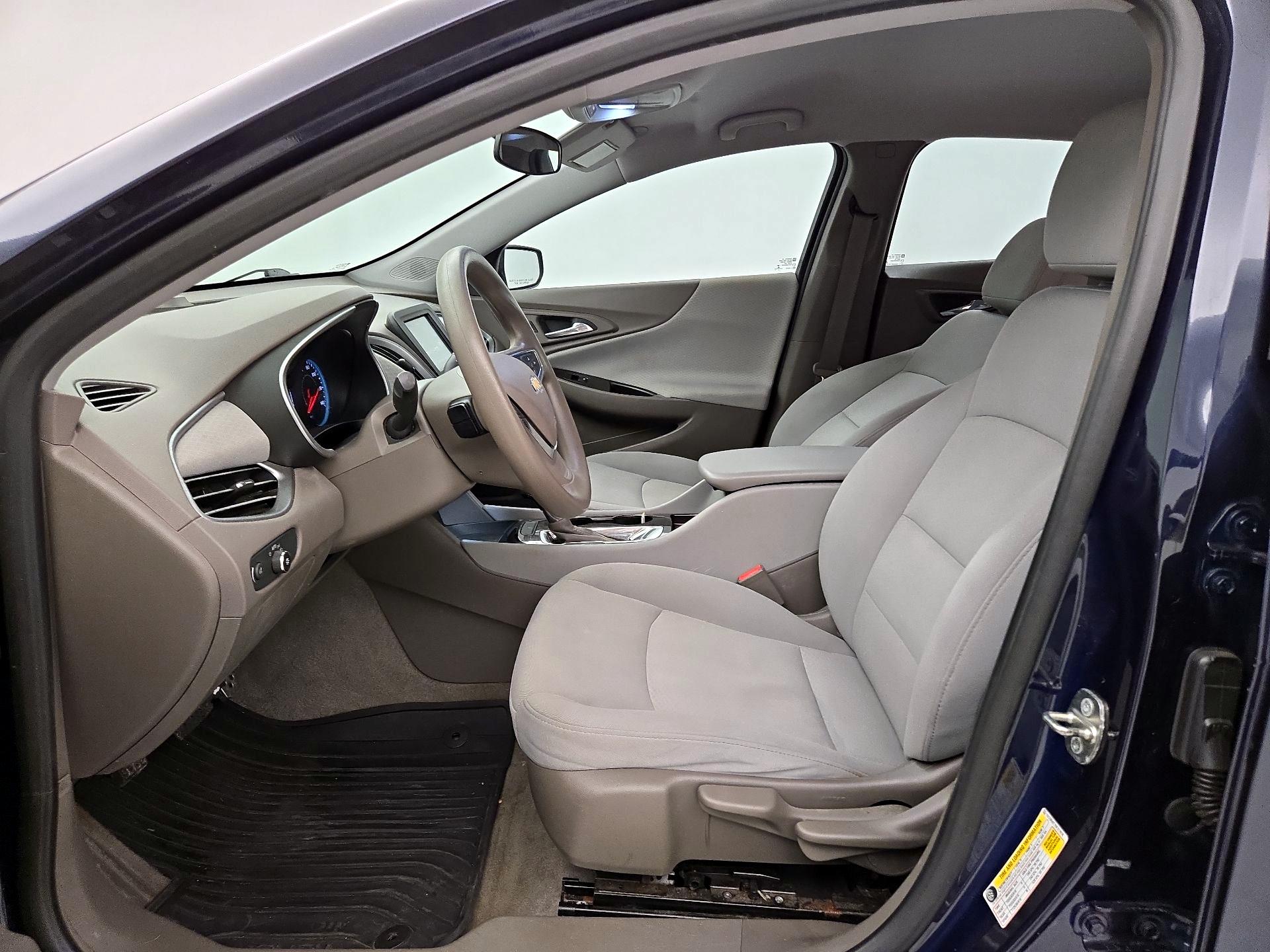 Thumbnail: 2017 Chevrolet Malibu - 11