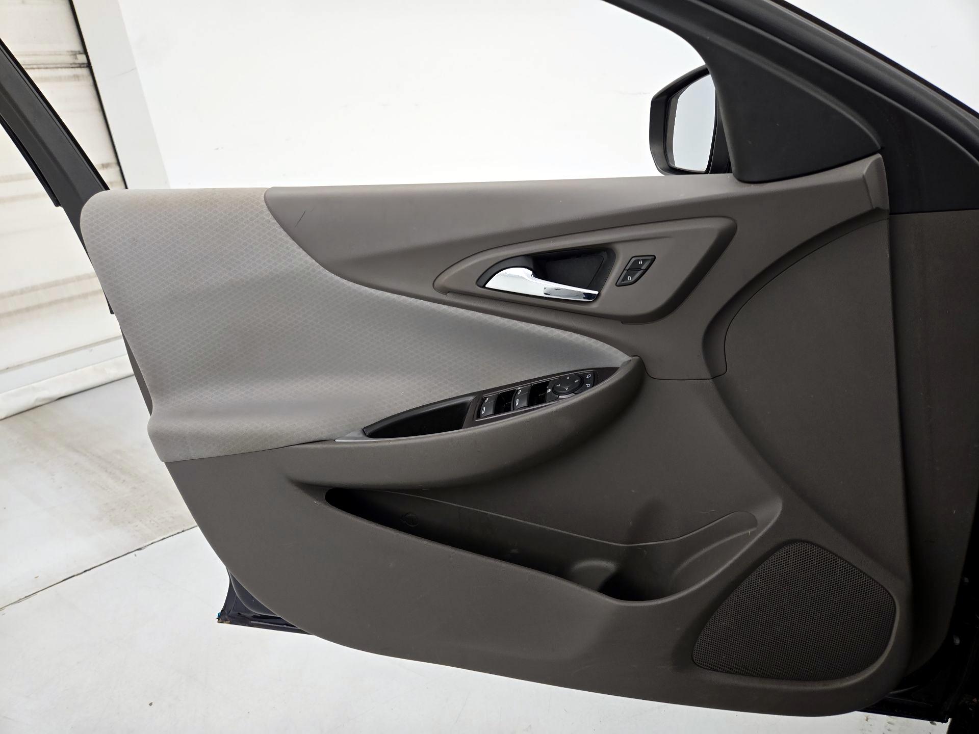 Thumbnail: 2017 Chevrolet Malibu - 12