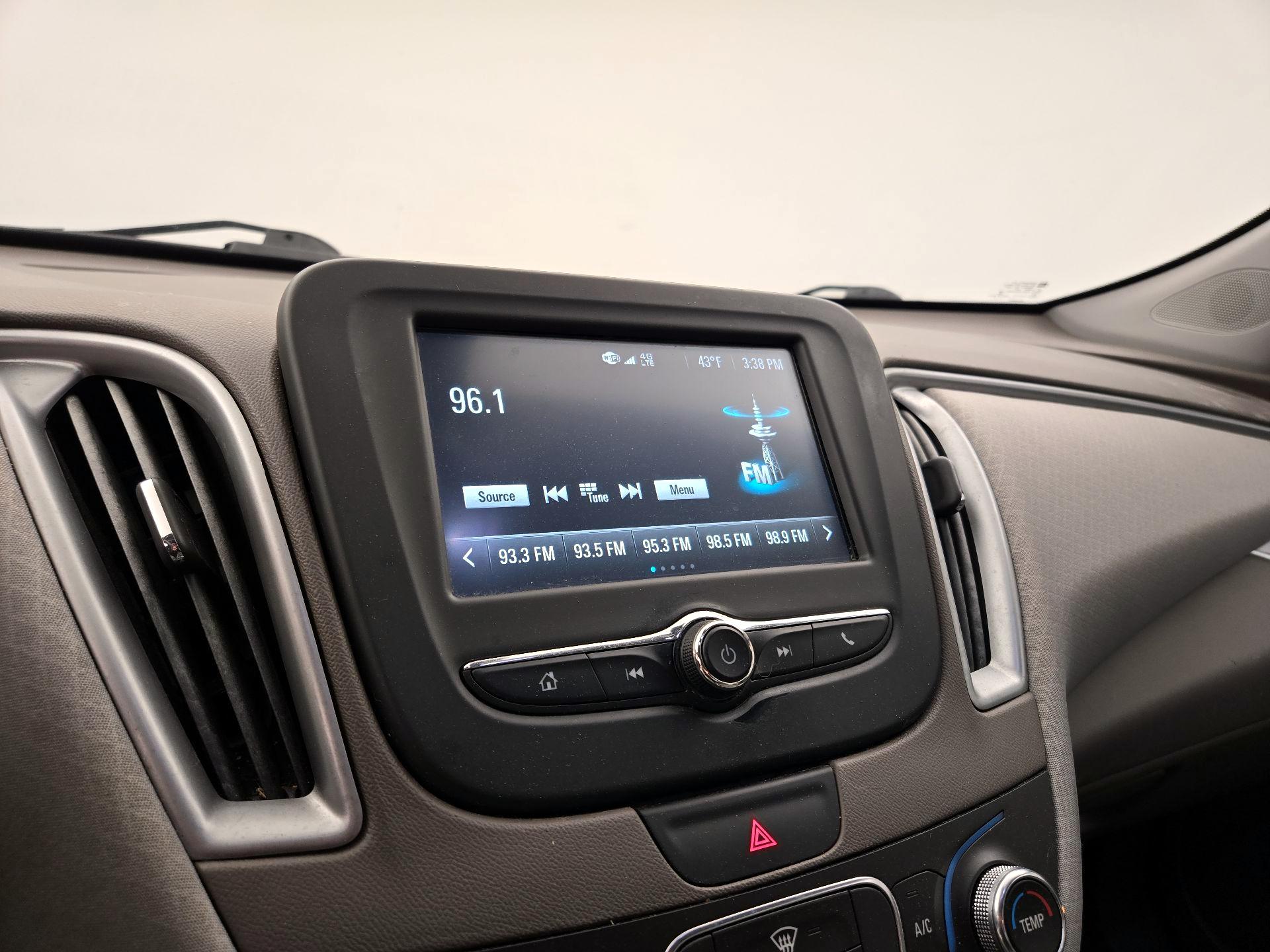 Thumbnail: 2017 Chevrolet Malibu - 15