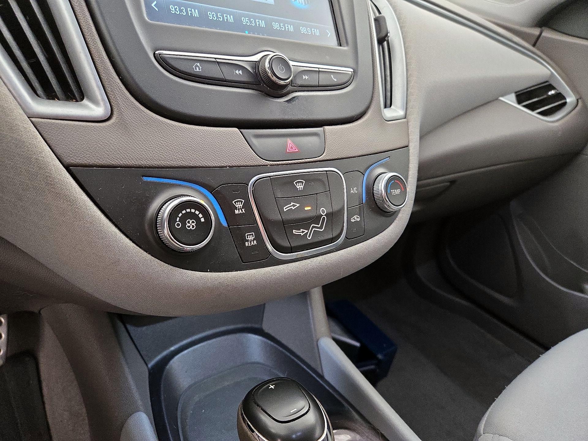 Thumbnail: 2017 Chevrolet Malibu - 16