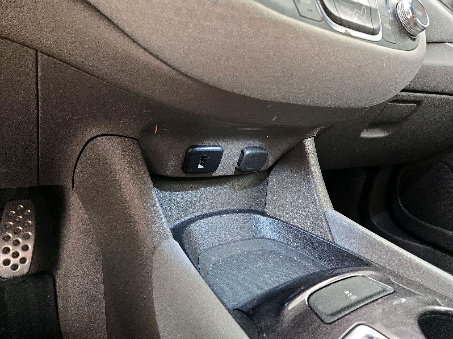 Thumbnail: 2017 Chevrolet Malibu - 18