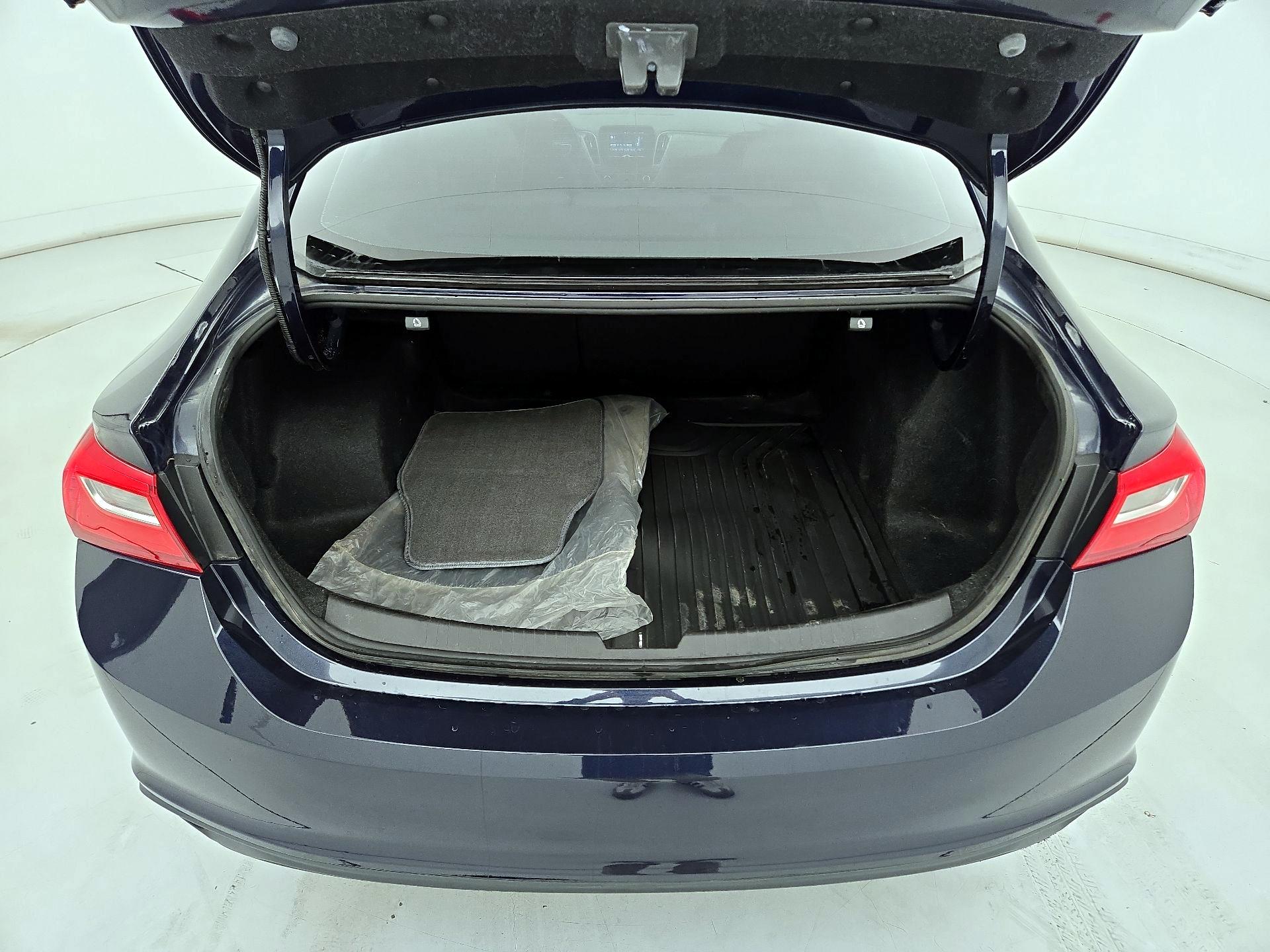 Thumbnail: 2017 Chevrolet Malibu - 20