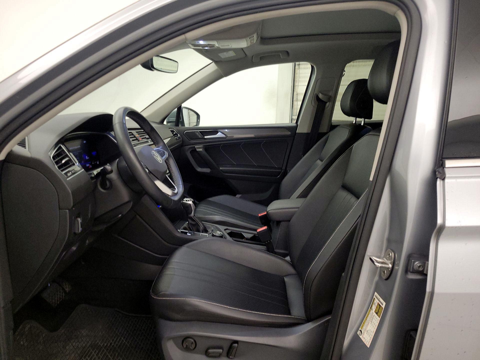 Thumbnail: 2022 Volkswagen Tiguan - 11