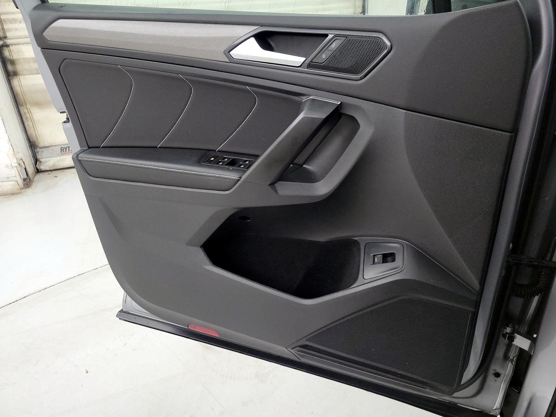 Thumbnail: 2022 Volkswagen Tiguan - 12