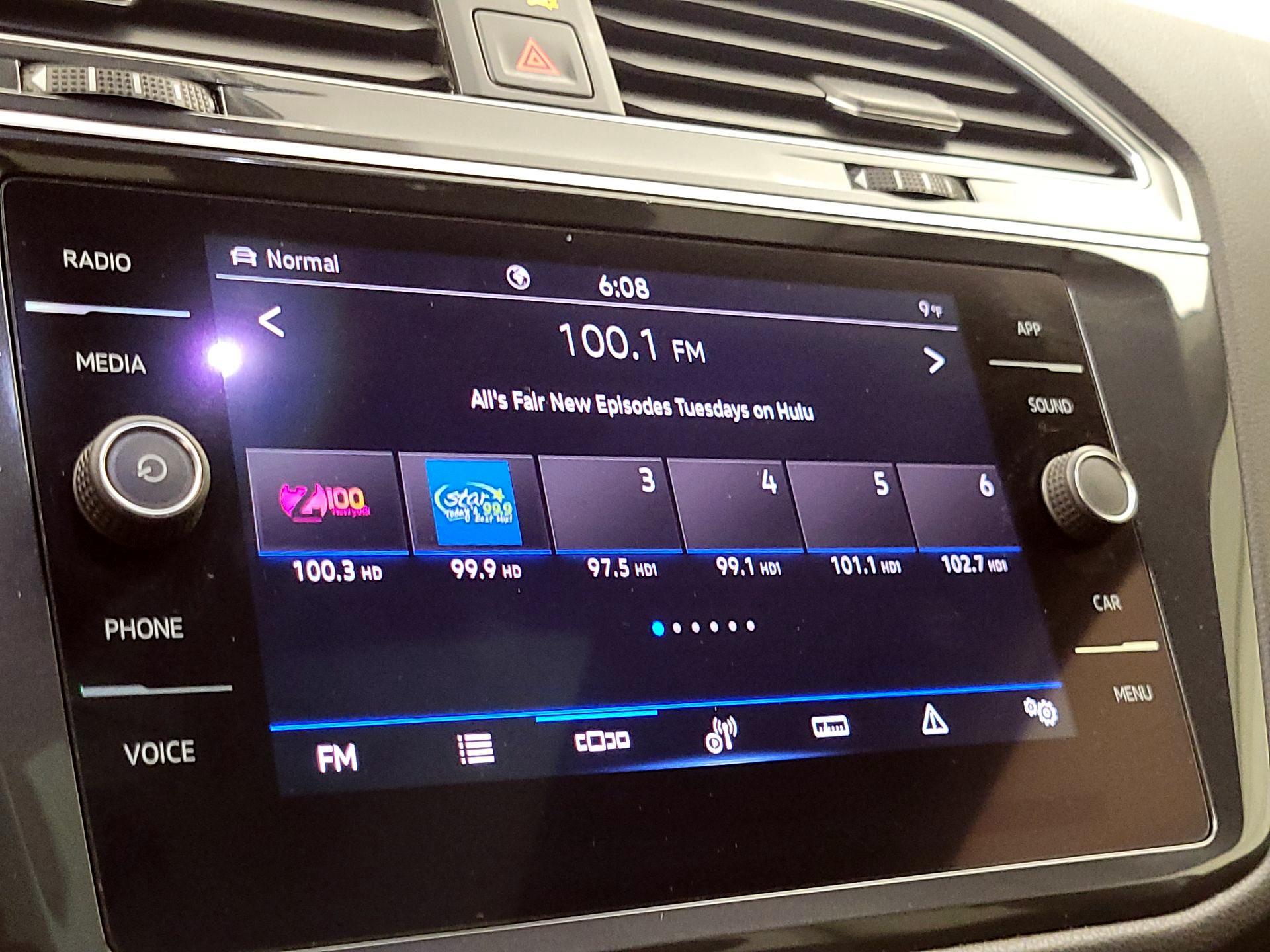 Thumbnail: 2022 Volkswagen Tiguan - 15