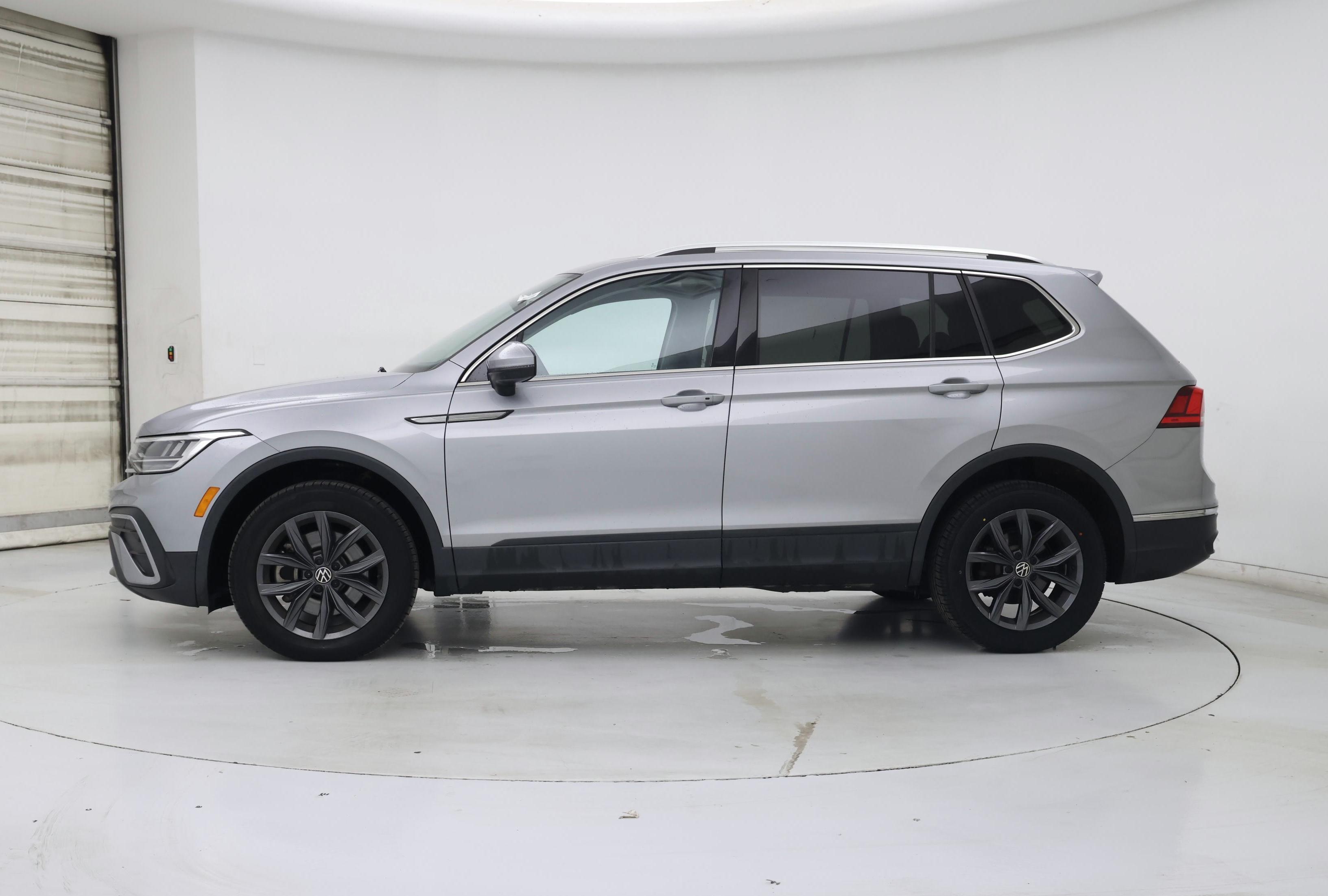 Thumbnail: 2022 Volkswagen Tiguan - 3