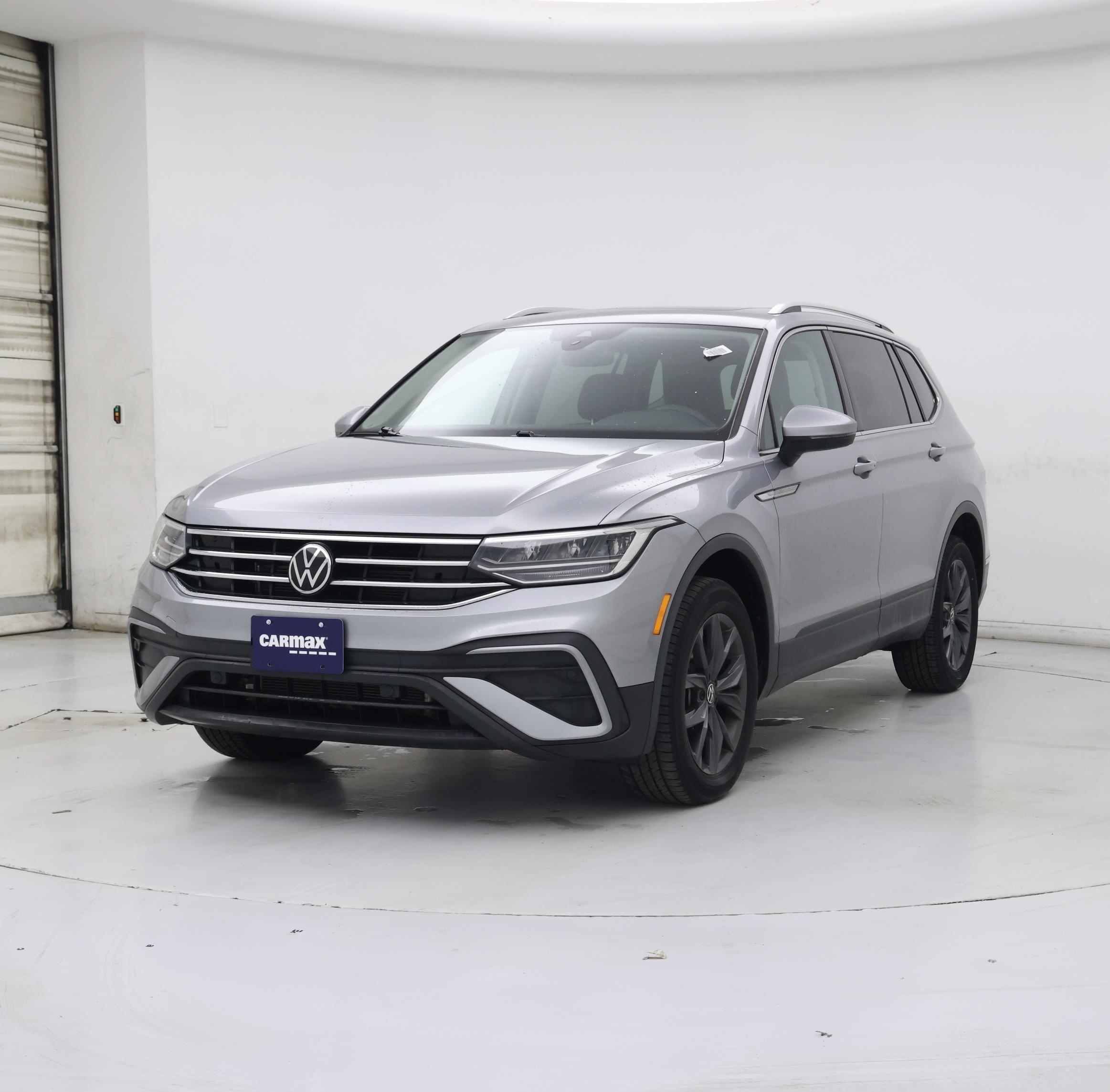 Thumbnail: 2022 Volkswagen Tiguan - 4