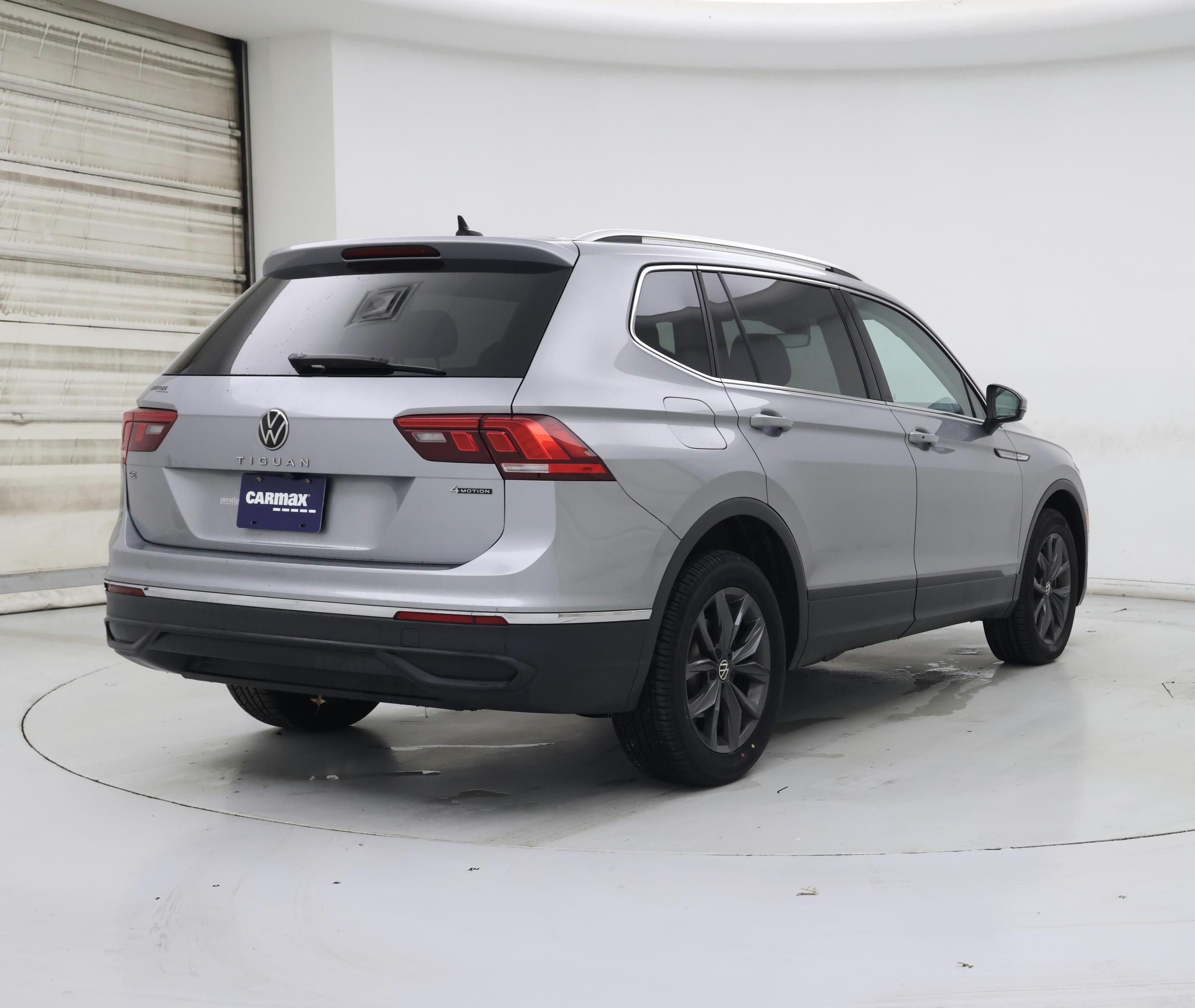 Thumbnail: 2022 Volkswagen Tiguan - 8