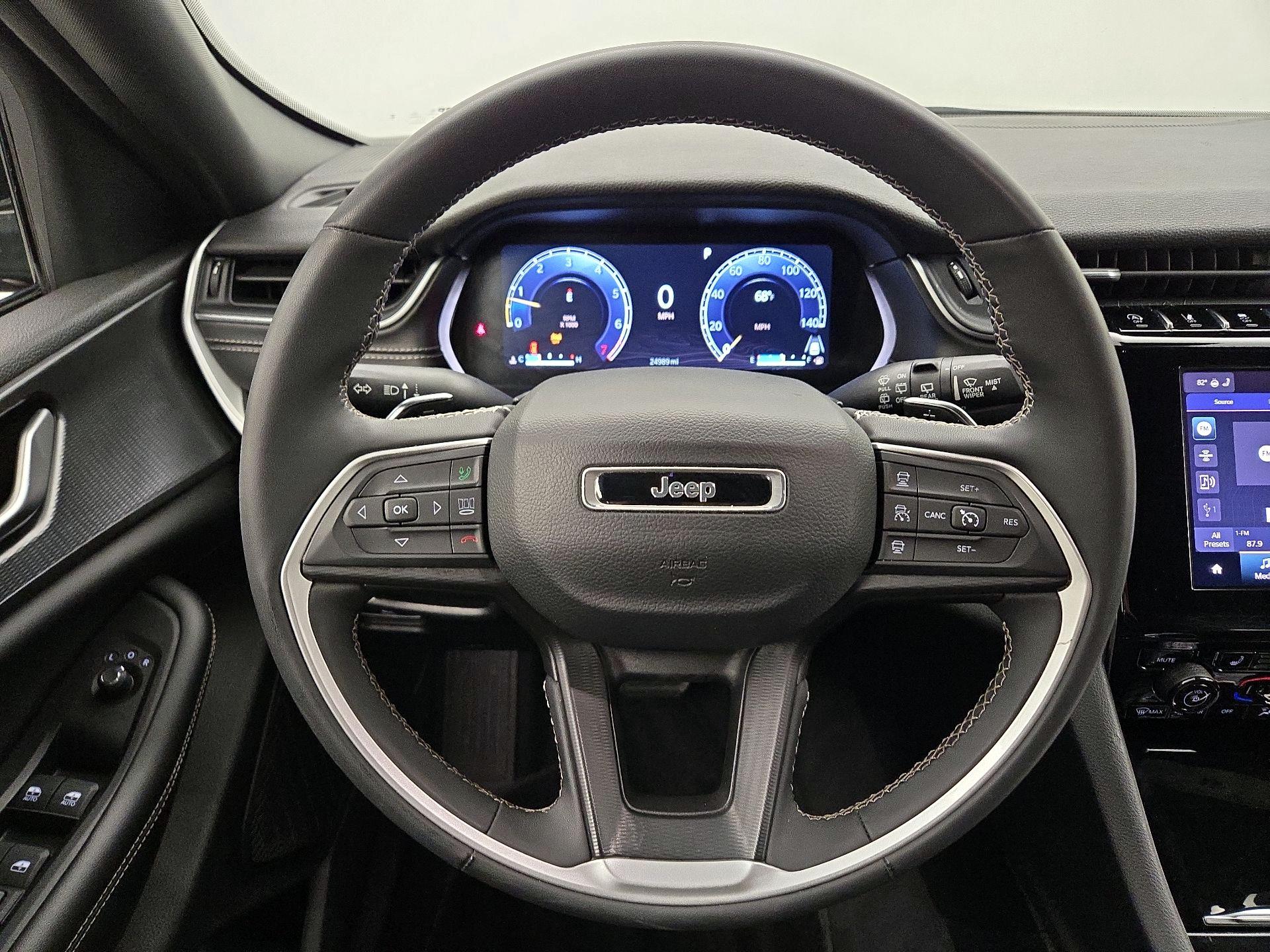 Thumbnail: 2023 Jeep Grand Cherokee - 10