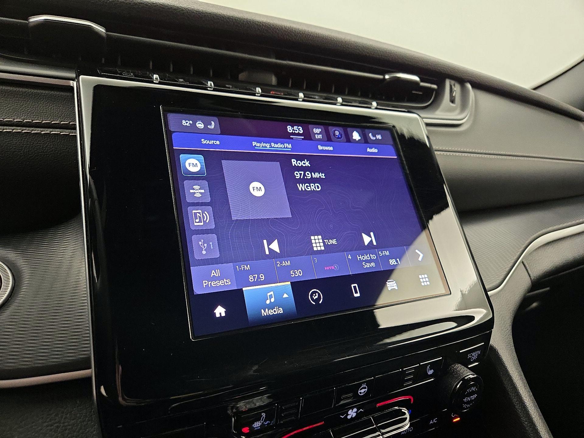 Thumbnail: 2023 Jeep Grand Cherokee - 15