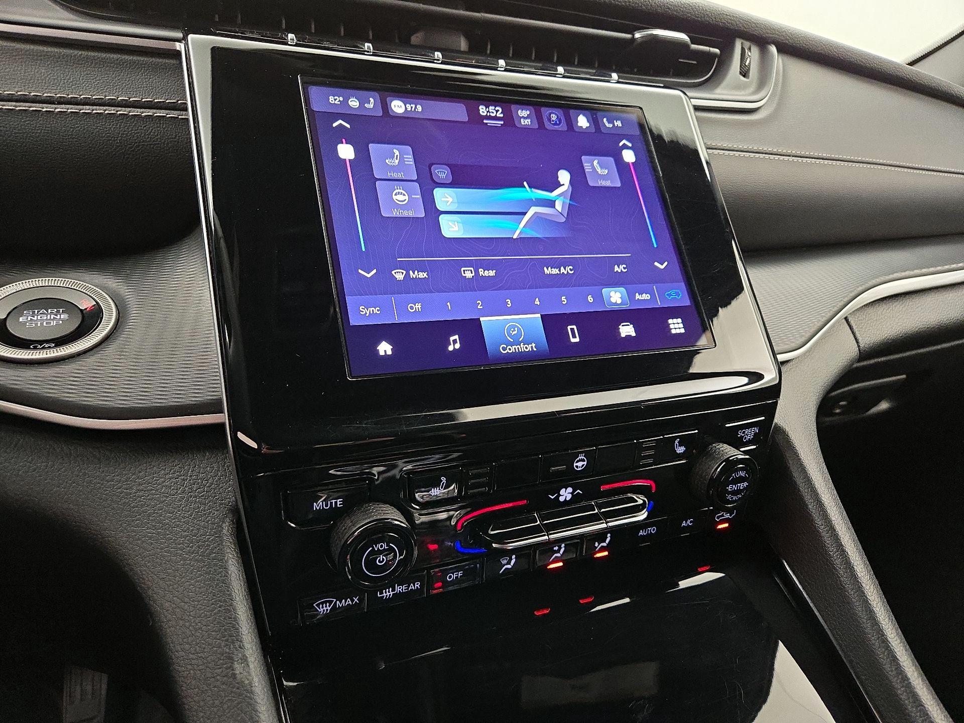 Thumbnail: 2023 Jeep Grand Cherokee - 16