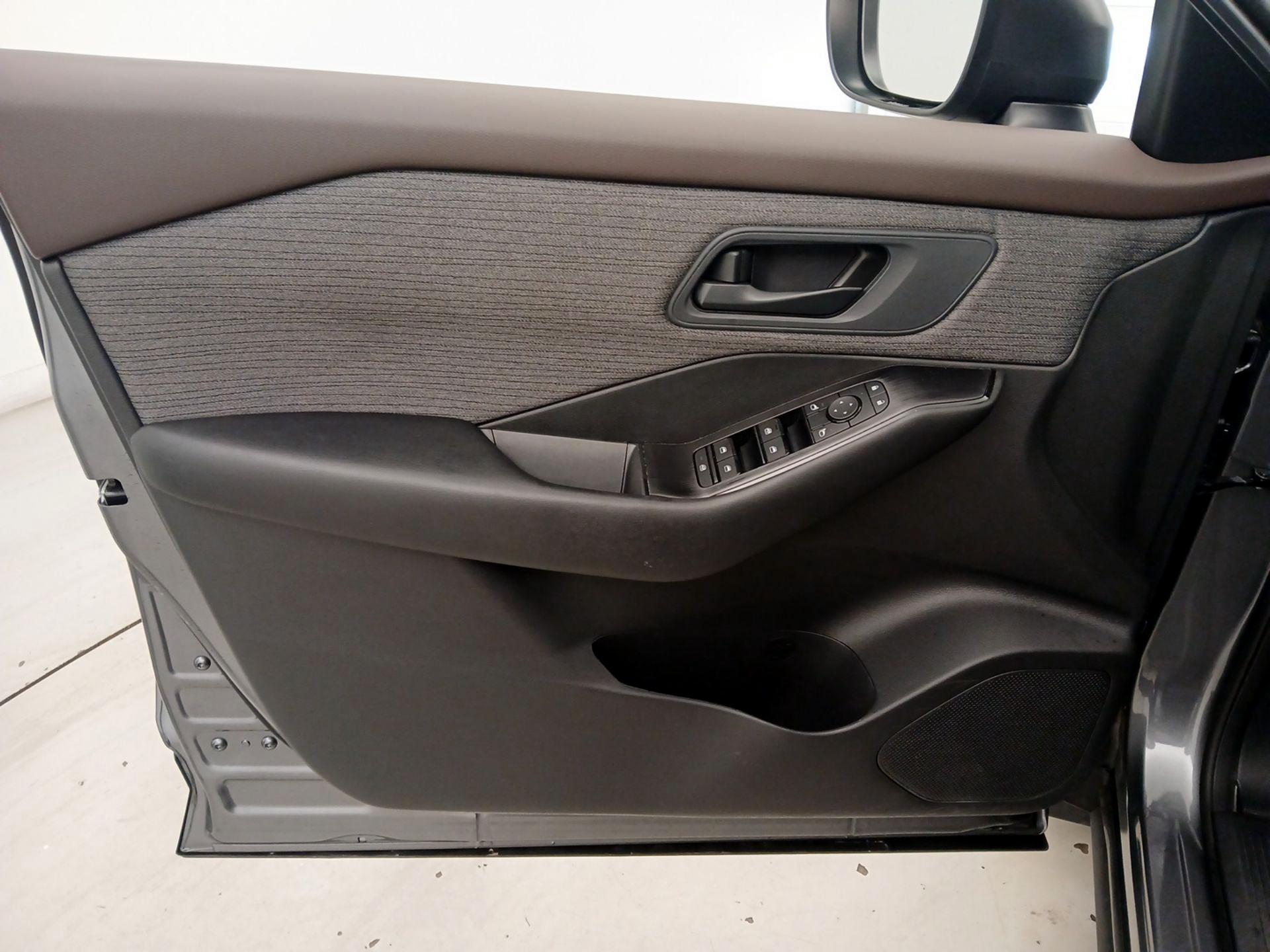 Thumbnail: 2023 Nissan Rogue - 12