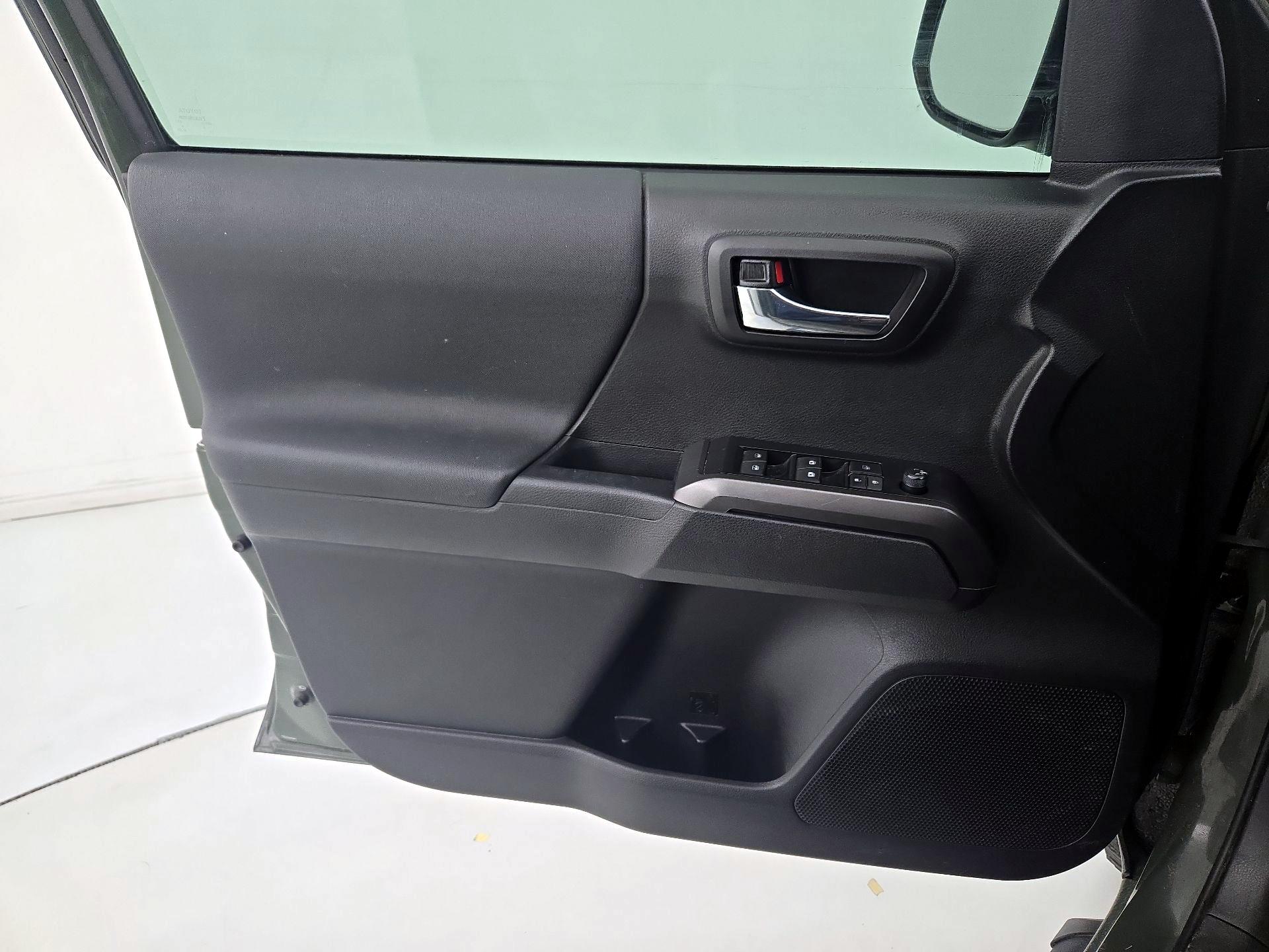 Thumbnail: 2022 Toyota Tacoma - 12