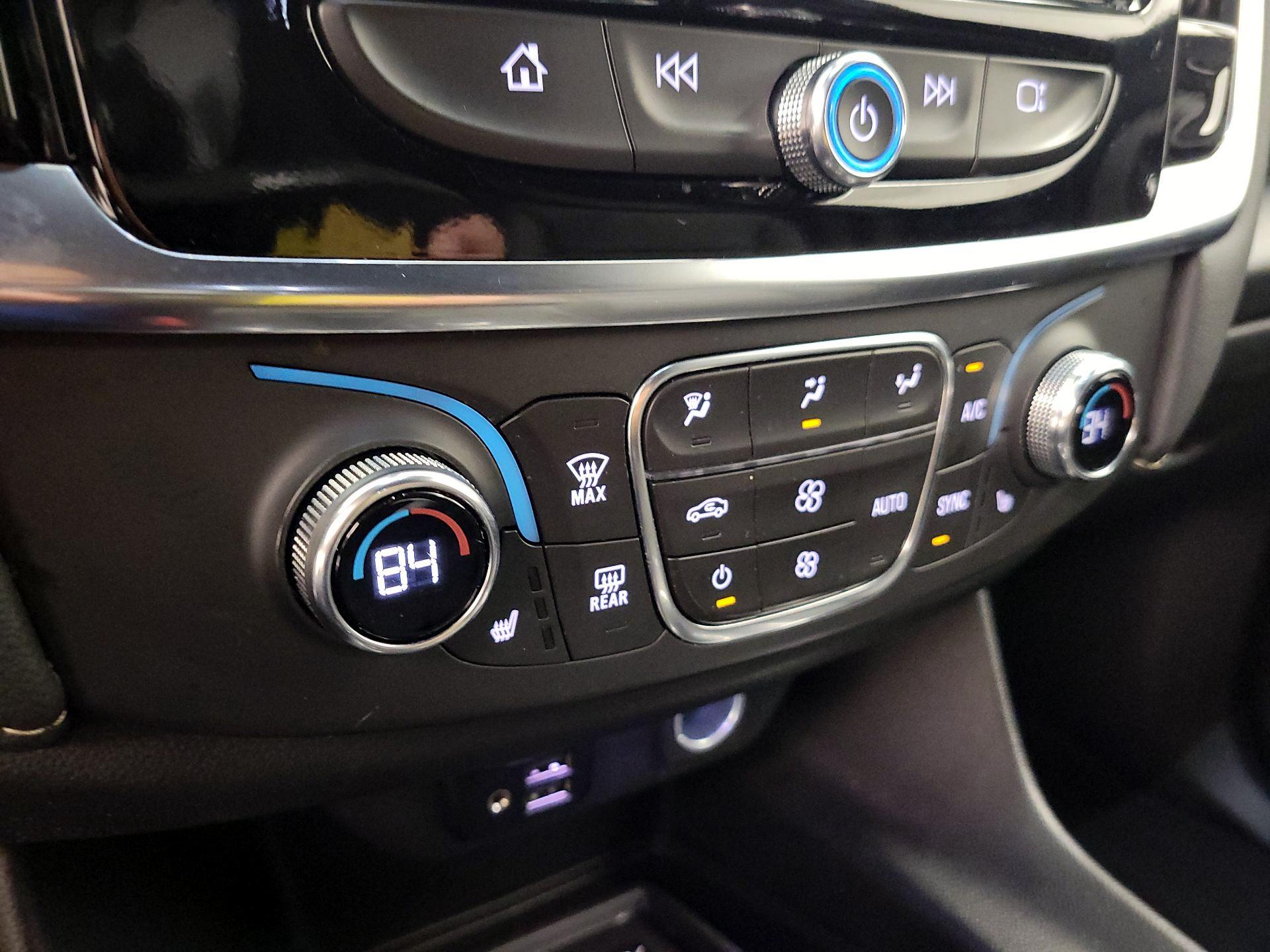 Thumbnail: 2023 Chevrolet Traverse - 16