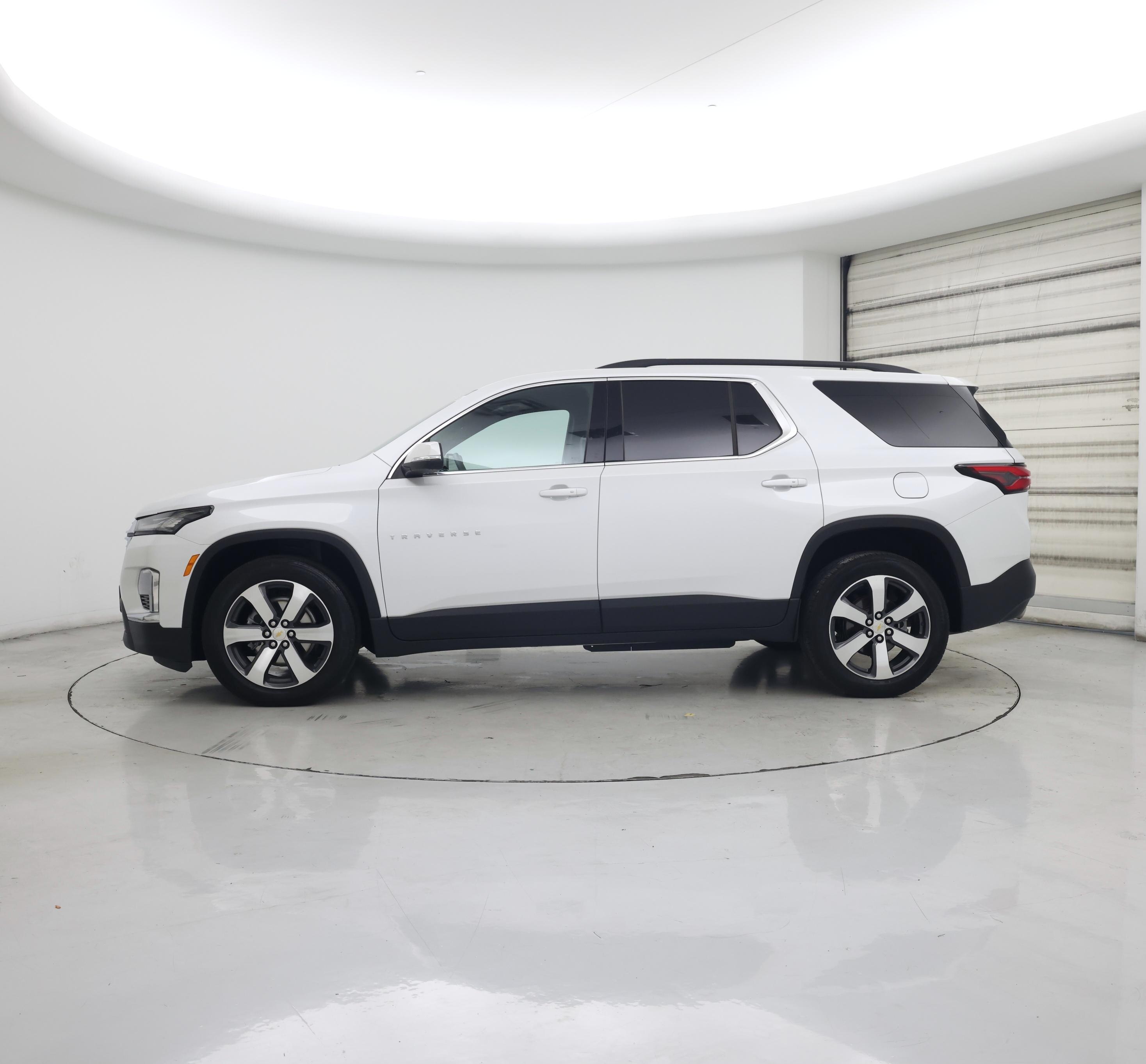 Thumbnail: 2023 Chevrolet Traverse - 3