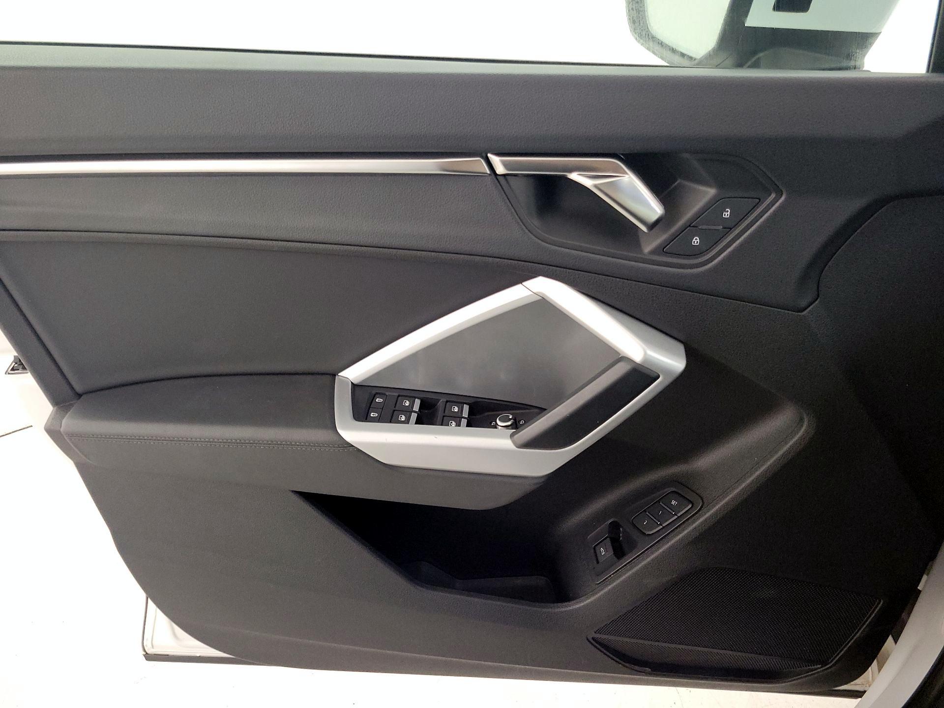 Thumbnail: 2024 Audi Q3 - 12