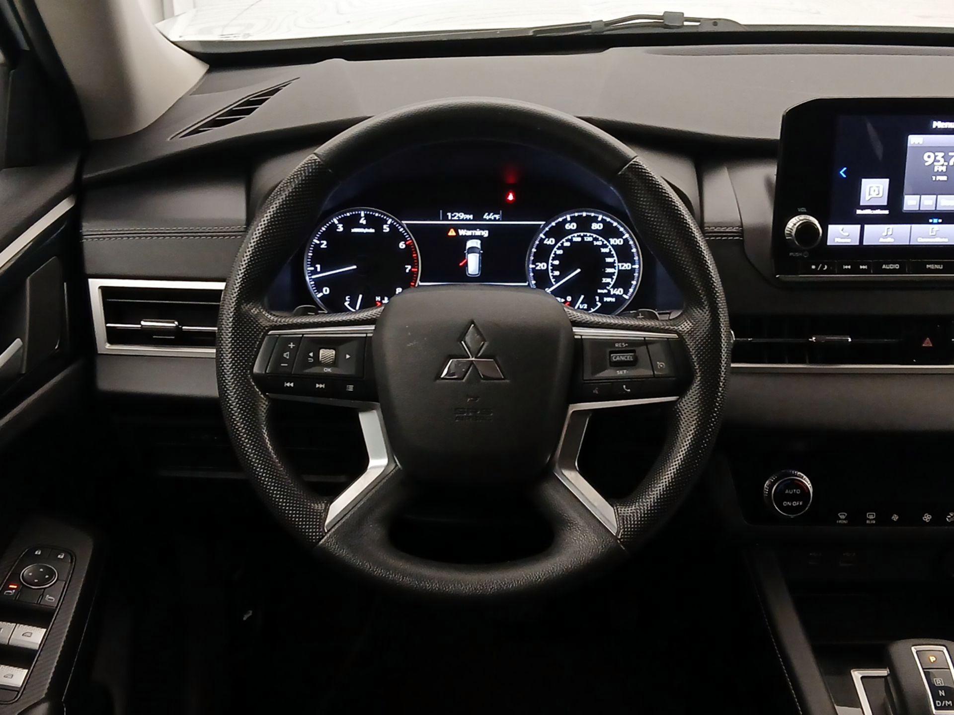 Thumbnail: 2022 Mitsubishi Outlander - 10