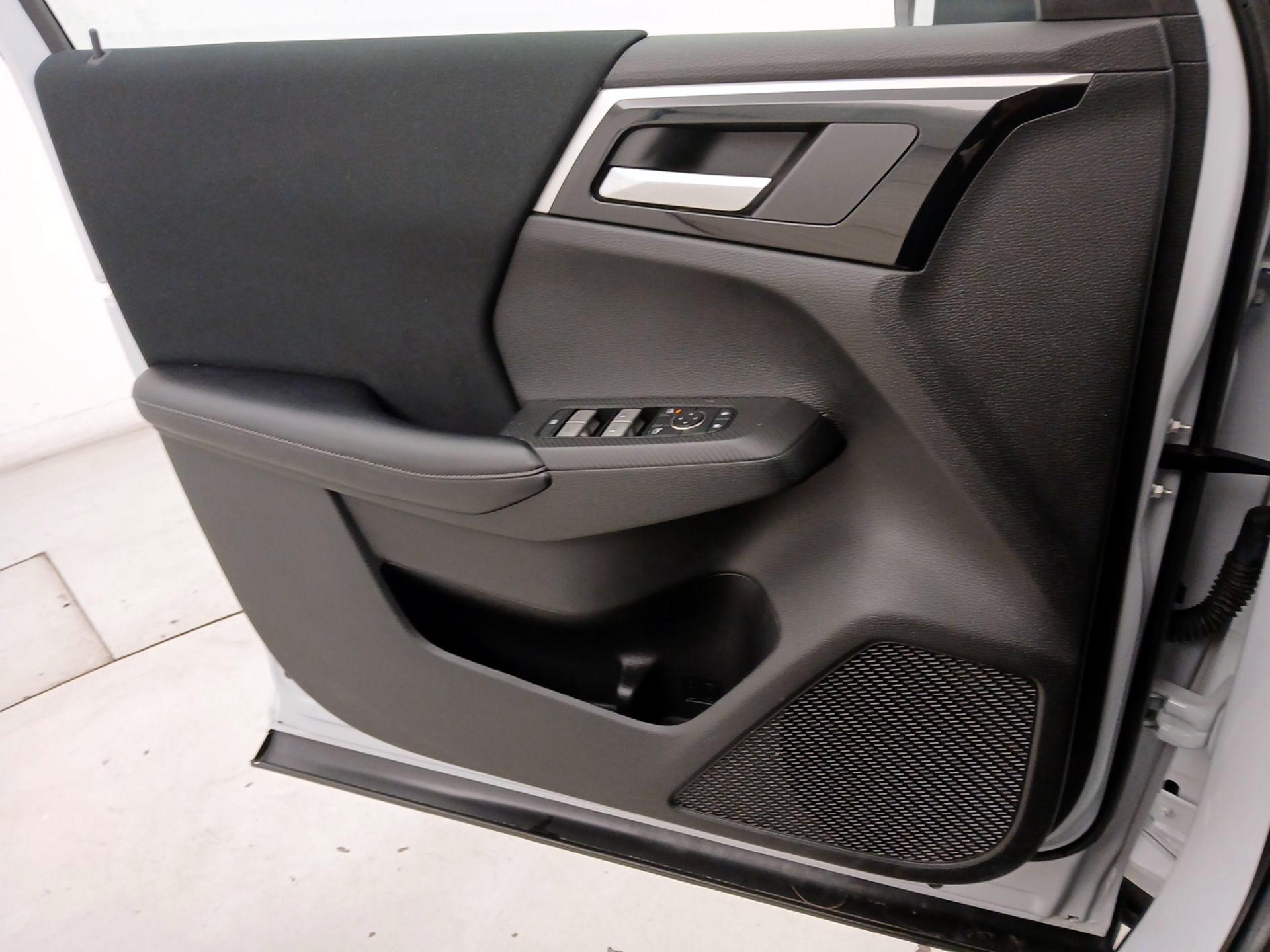 Thumbnail: 2022 Mitsubishi Outlander - 12