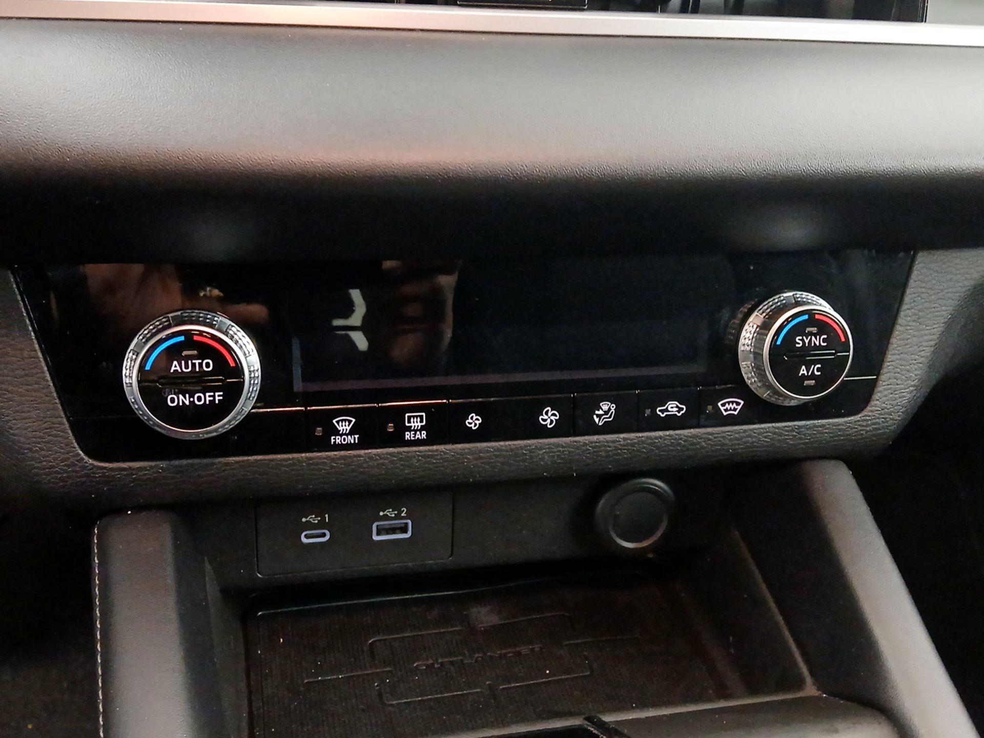 Thumbnail: 2022 Mitsubishi Outlander - 16