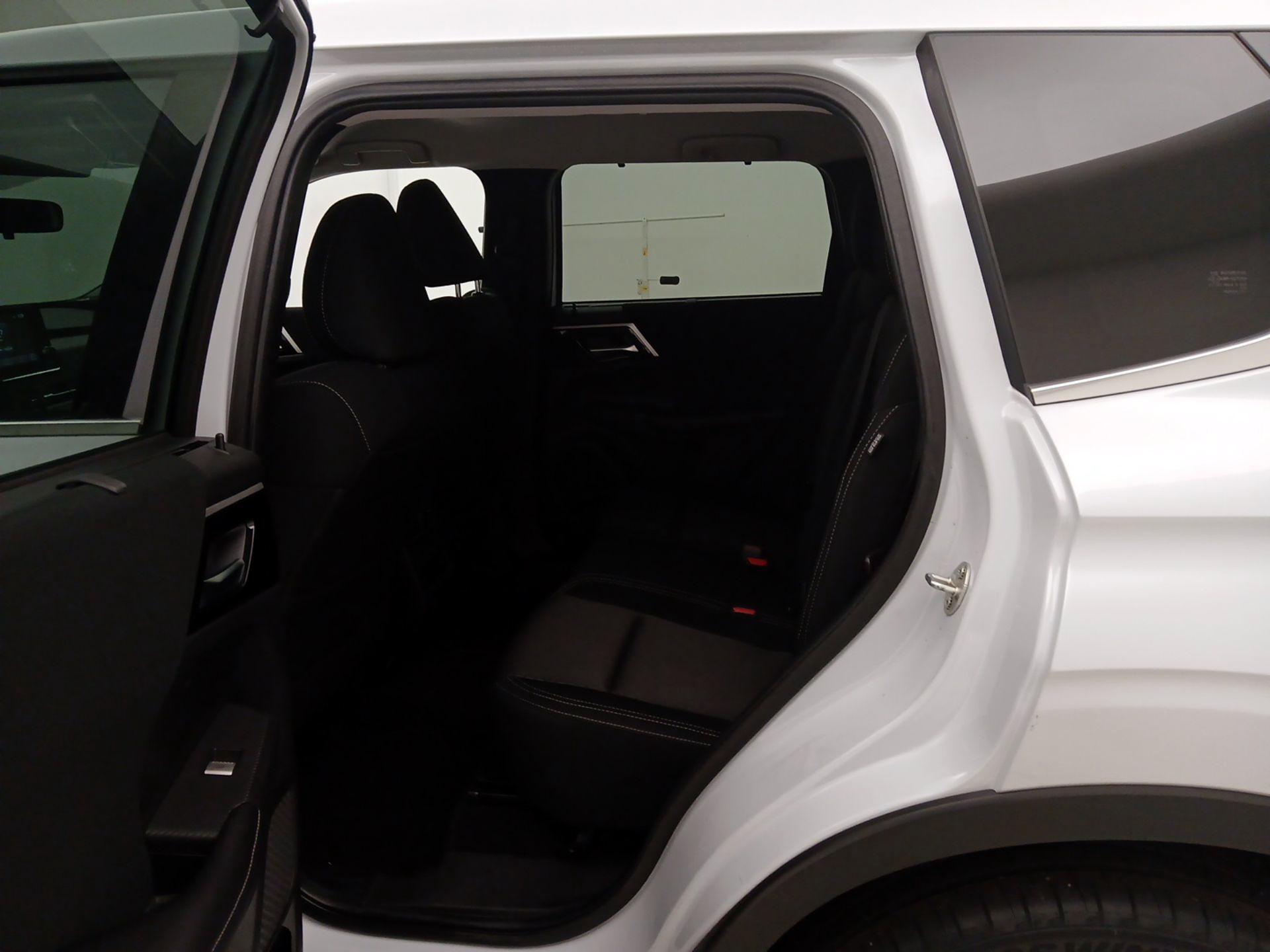 Thumbnail: 2022 Mitsubishi Outlander - 19