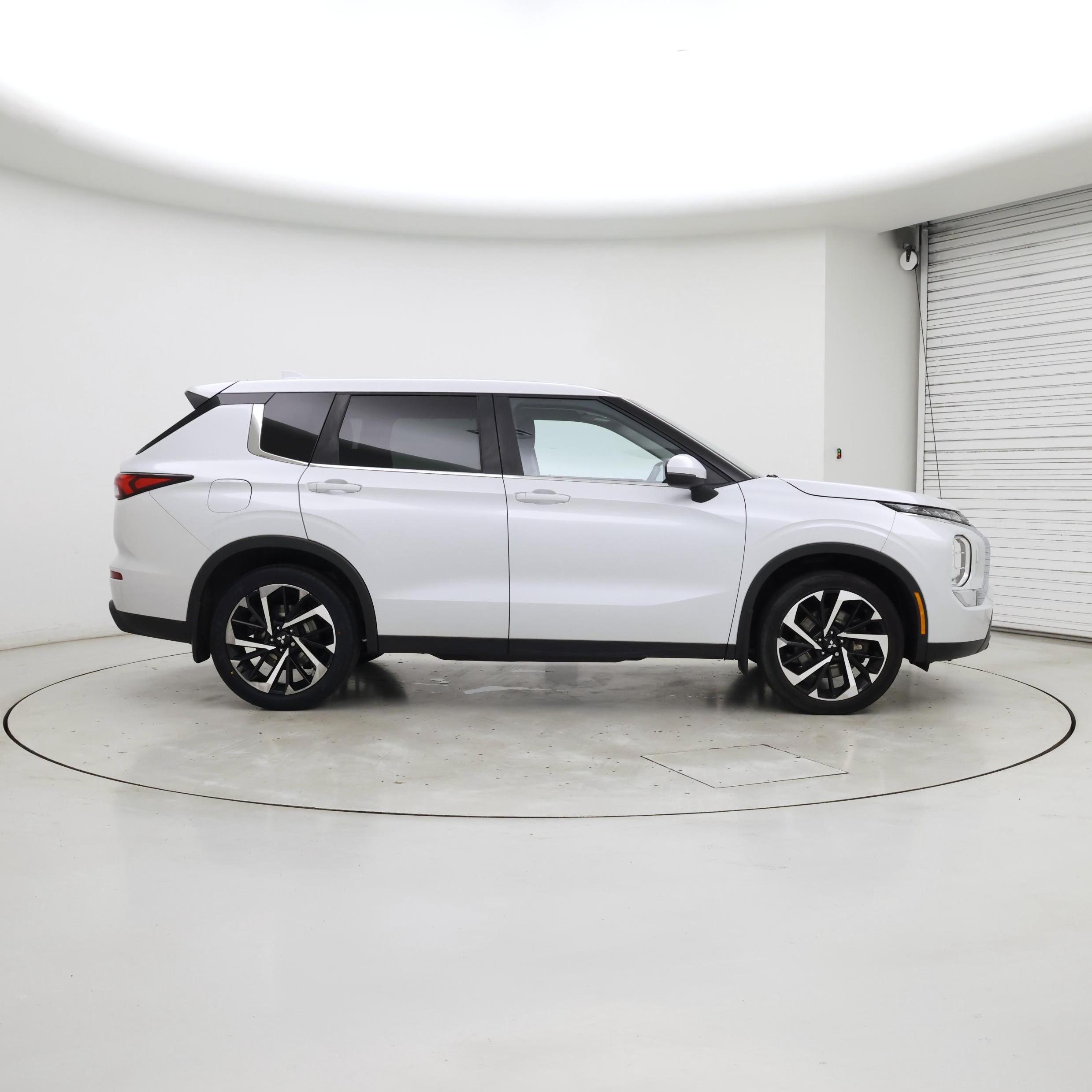 Thumbnail: 2022 Mitsubishi Outlander - 7