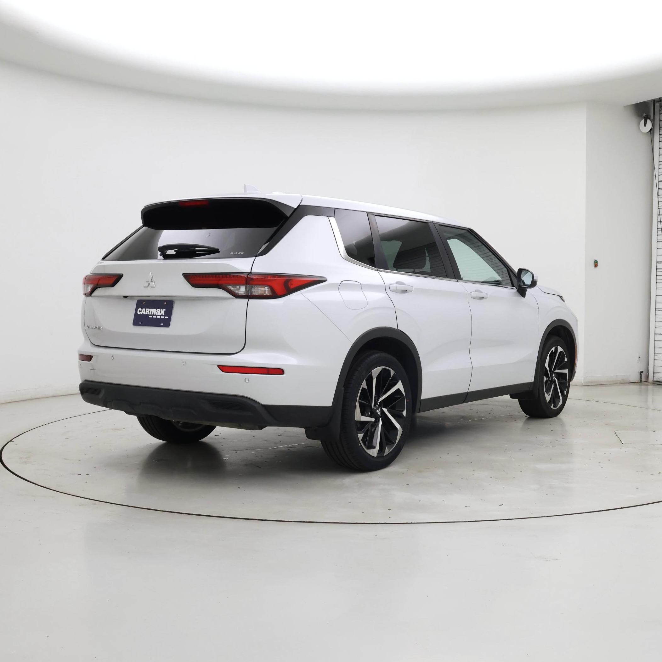 Thumbnail: 2022 Mitsubishi Outlander - 8