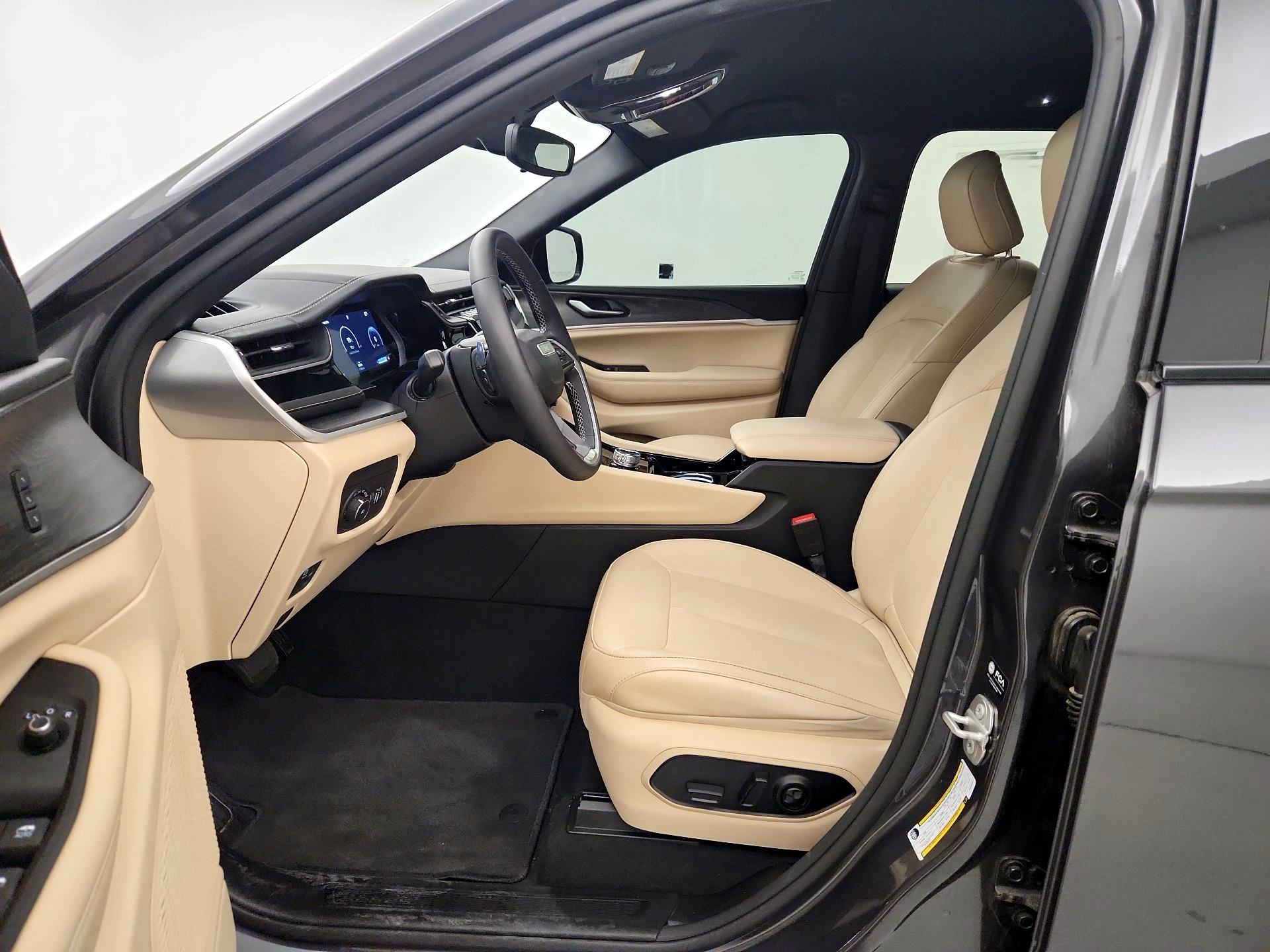 Thumbnail: 2023 Jeep Grand Cherokee - 11