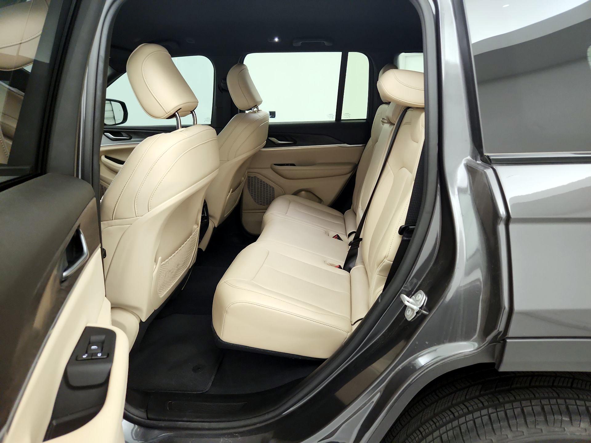 Thumbnail: 2023 Jeep Grand Cherokee - 20