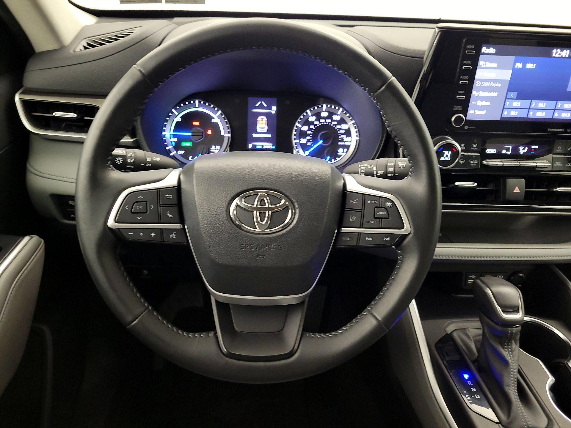 Thumbnail: 2022 Toyota Highlander - 10