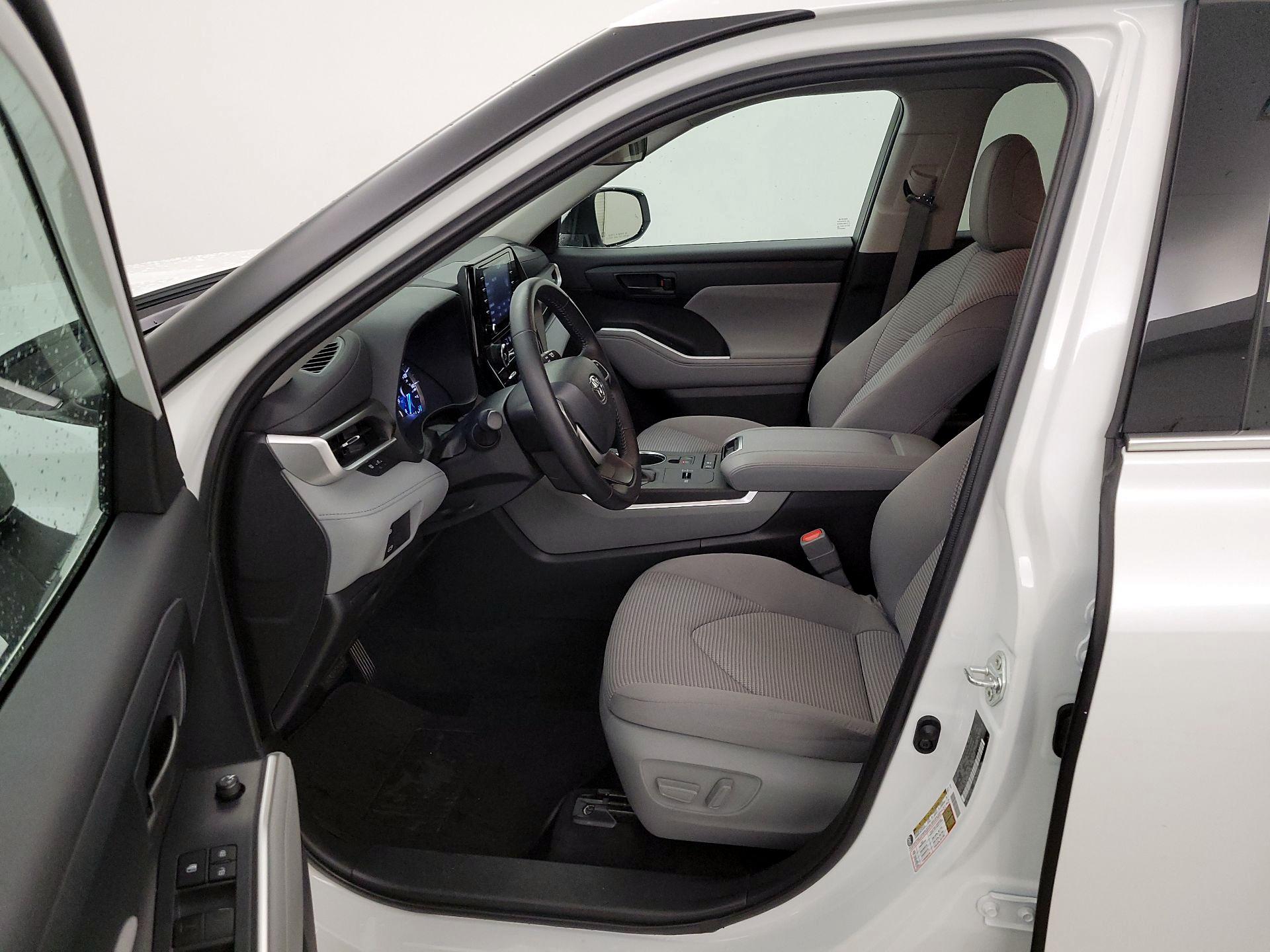 Thumbnail: 2022 Toyota Highlander - 11