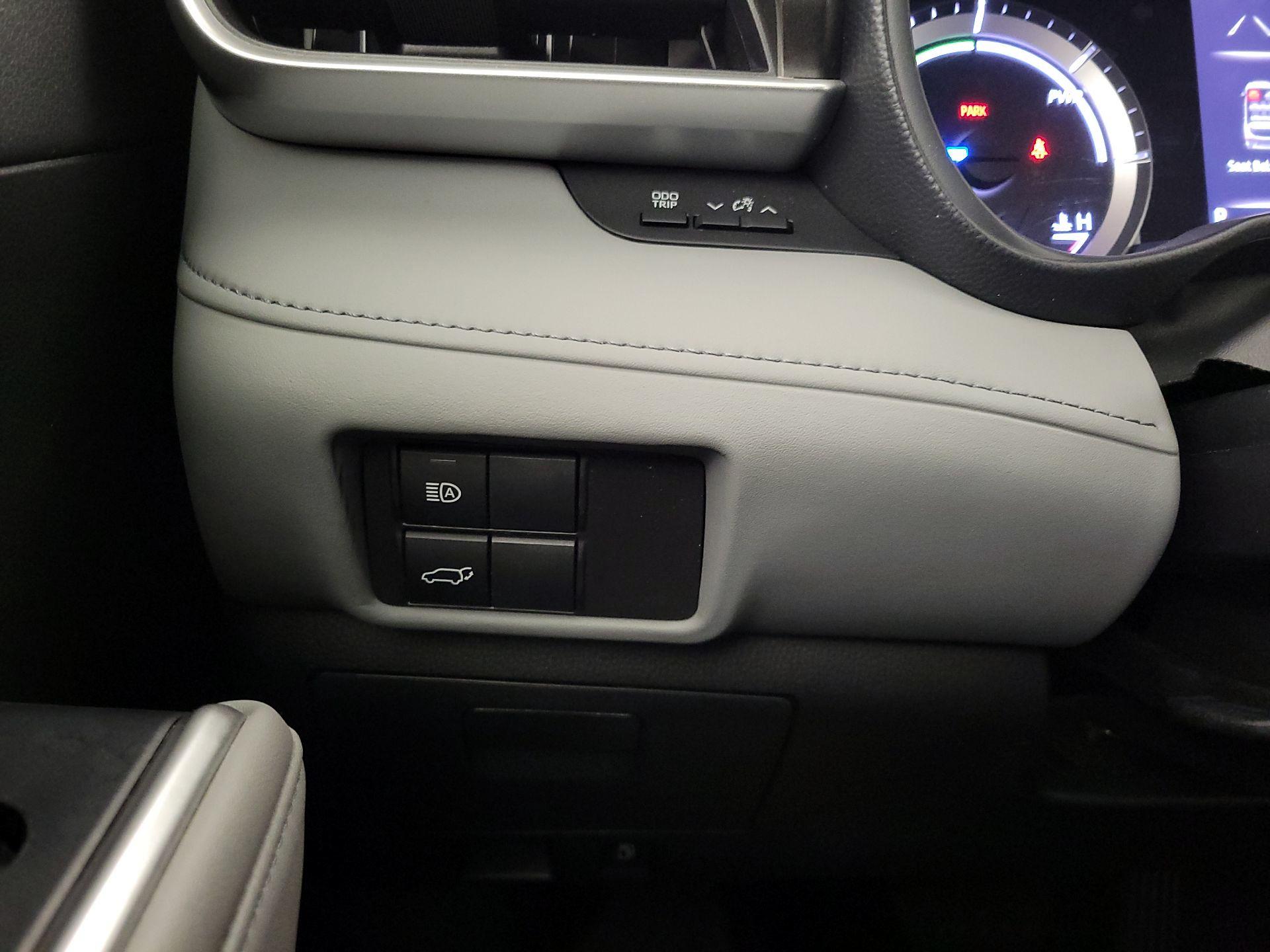 Thumbnail: 2022 Toyota Highlander - 13