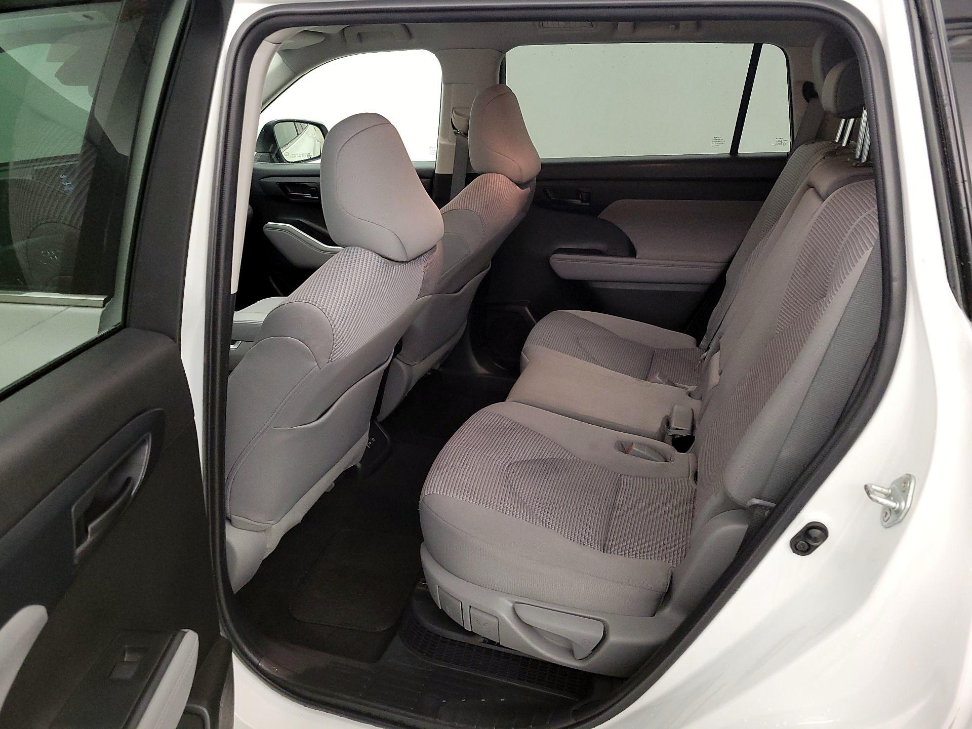 Thumbnail: 2022 Toyota Highlander - 19