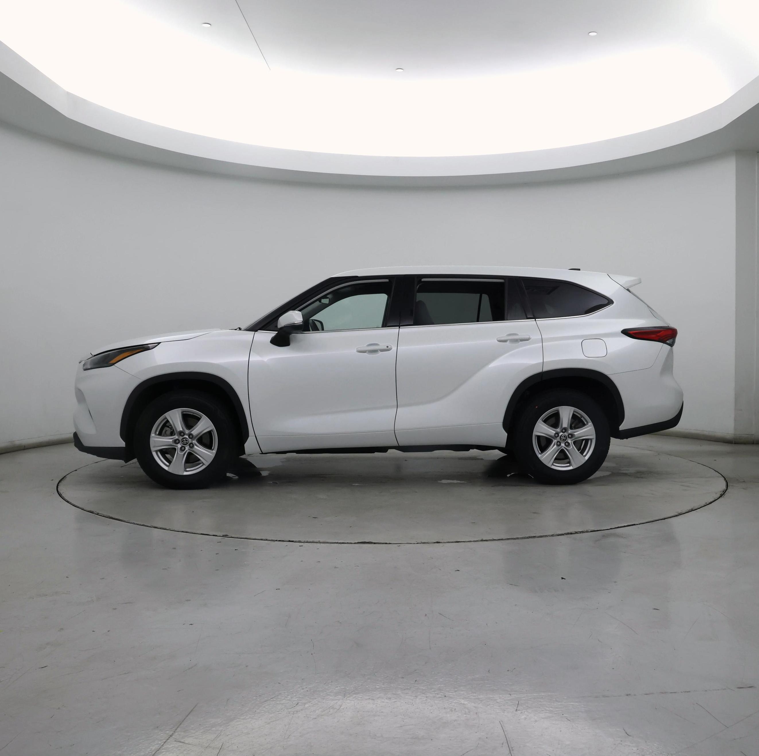 Thumbnail: 2022 Toyota Highlander - 3