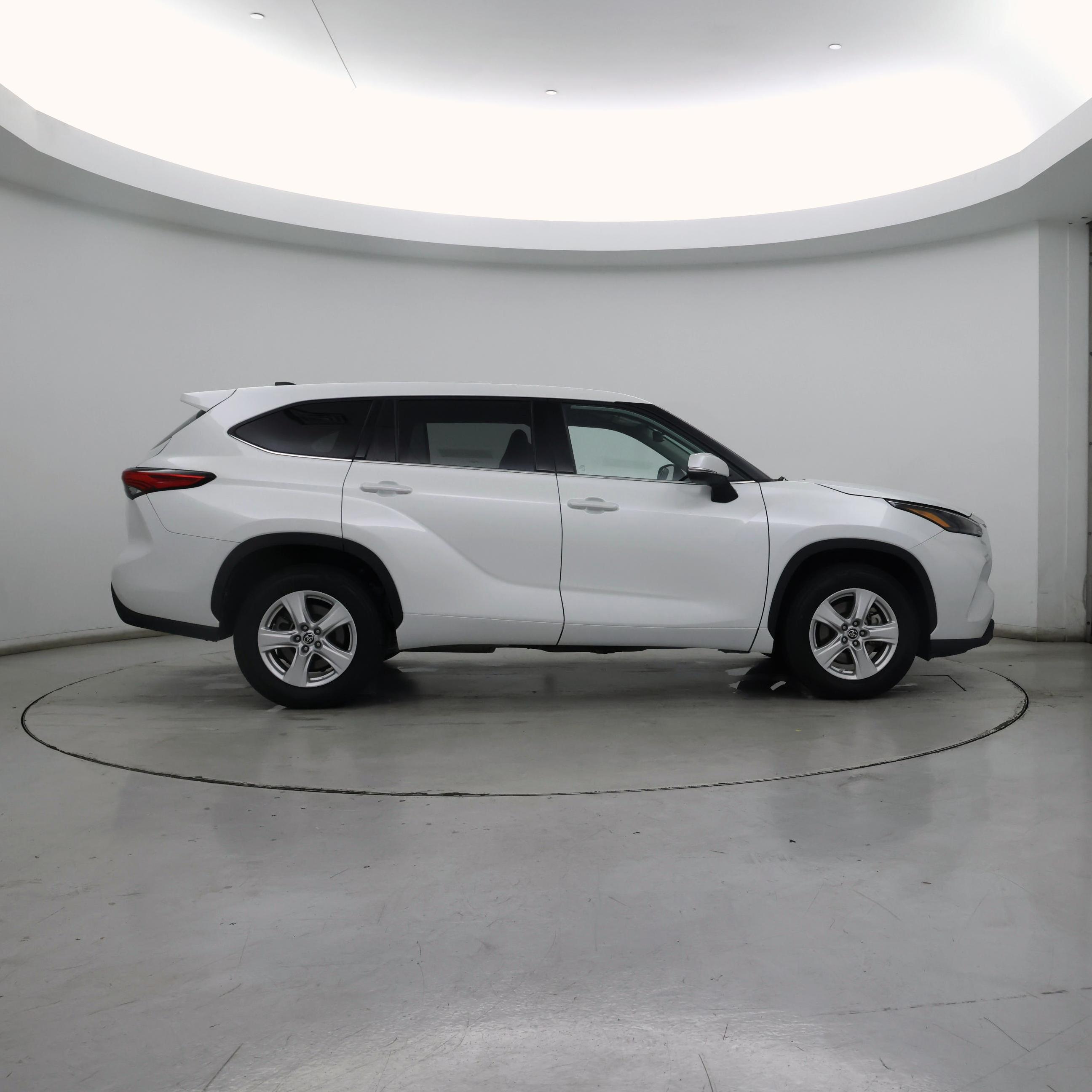 Thumbnail: 2022 Toyota Highlander - 7