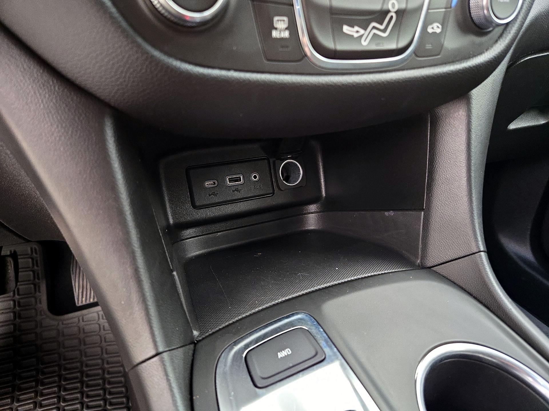 Thumbnail: 2022 Chevrolet Equinox - 18