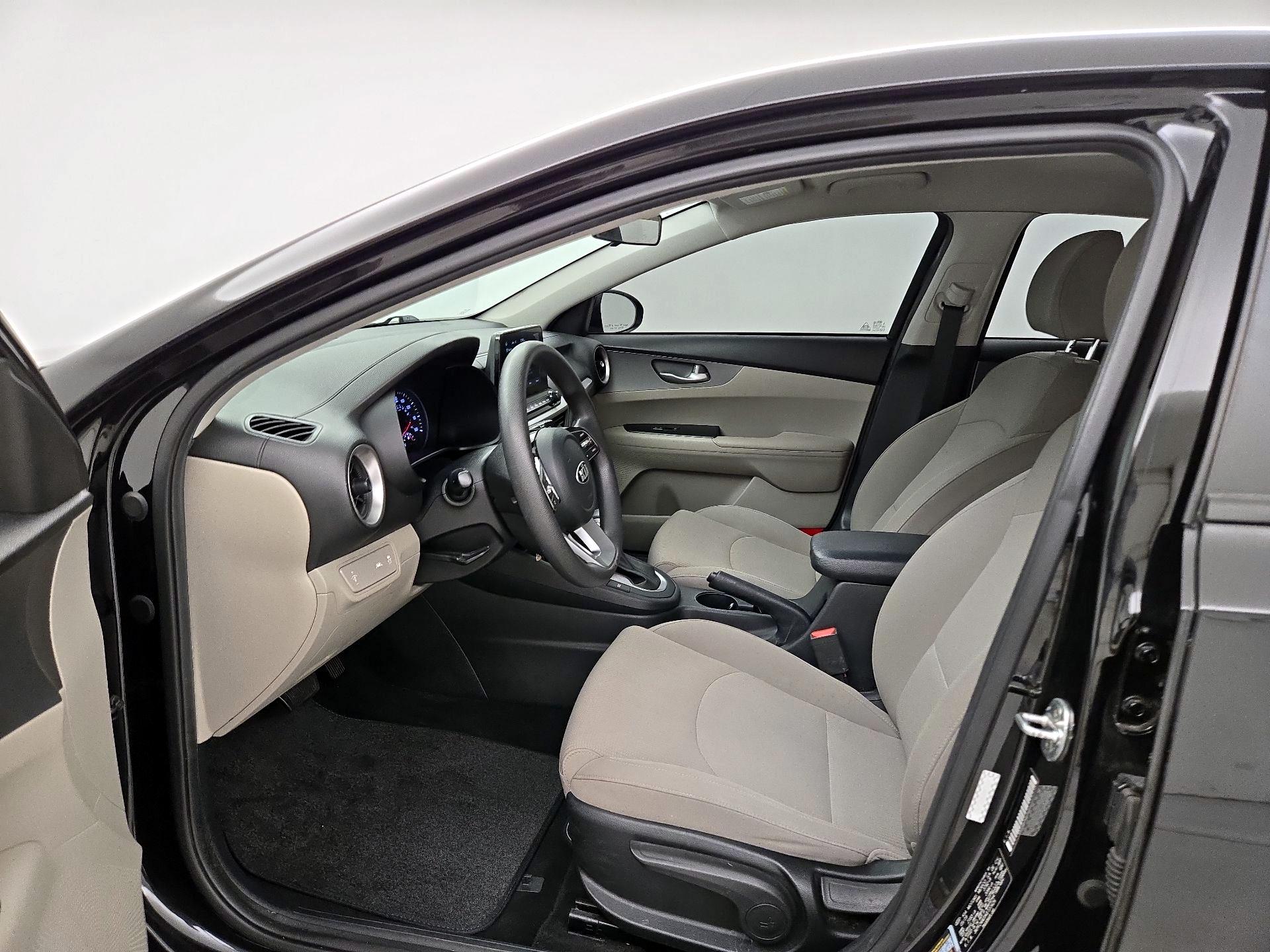 Thumbnail: 2019 Kia Forte - 11